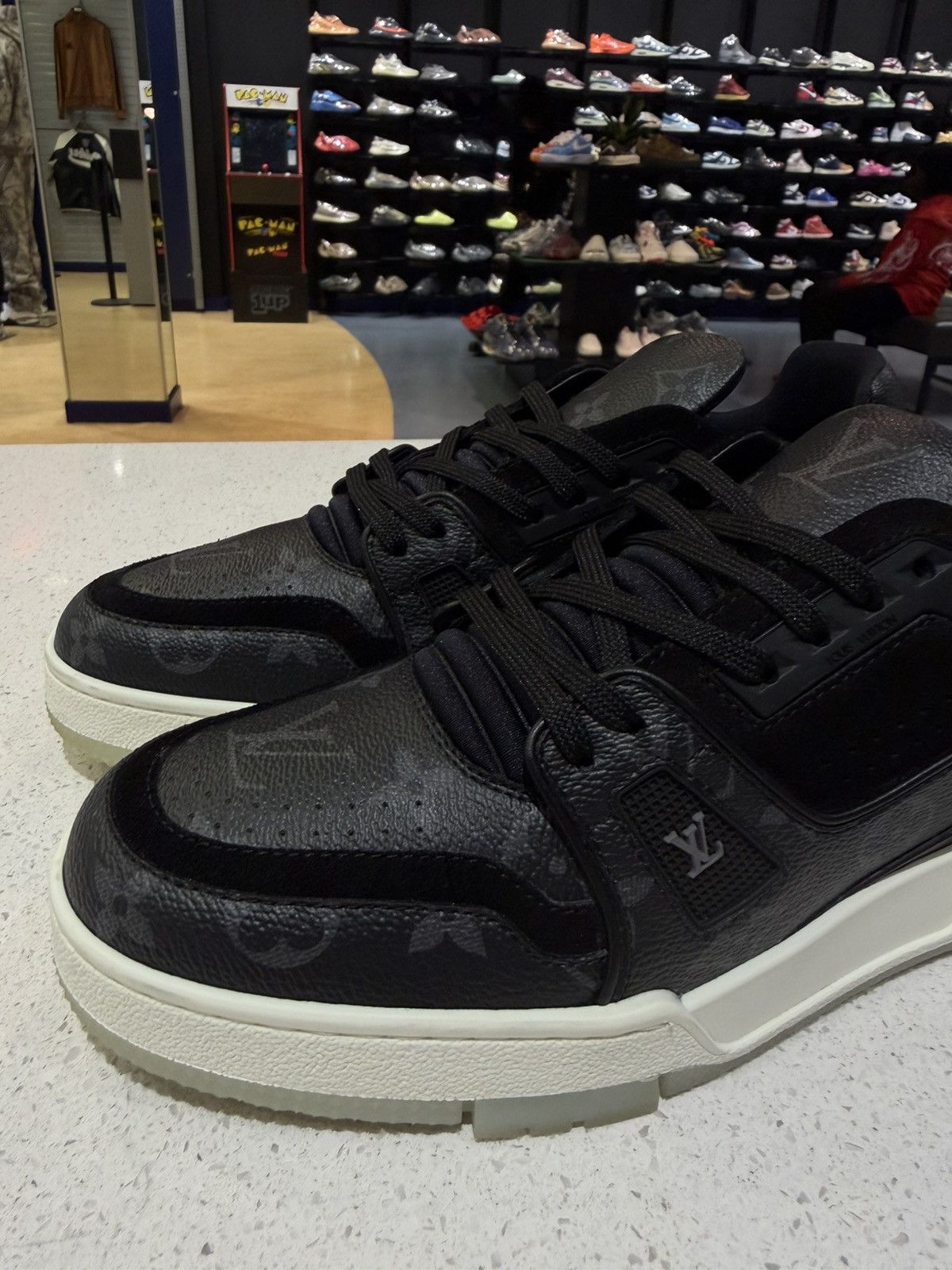 Louis Vuitton Size 6UK/7US - Louis Vuitton Trainer Low Top Black Size US 6 / EU 39 - 11 Thumbnail
