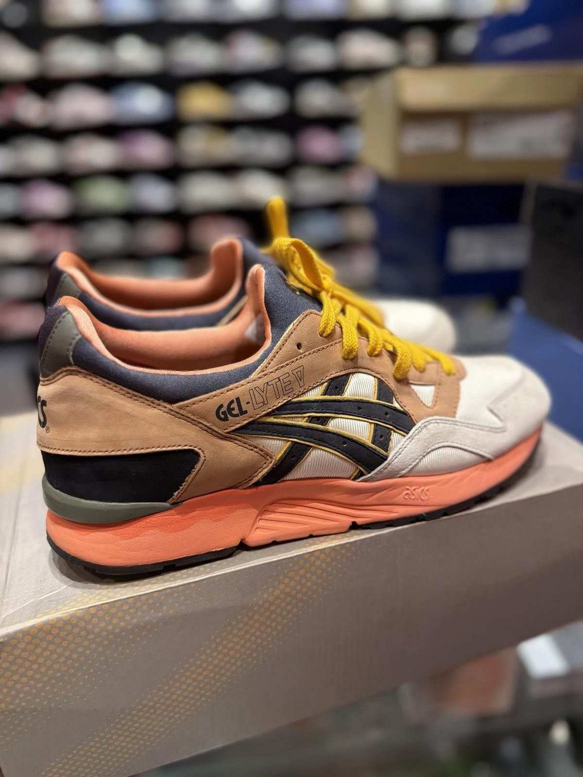 Asics ASICS GEL-Lyte V x Ubiq Midnight Bloom 2014 Size US Men’s 12 Size US 12 / EU 45 - 4 Thumbnail