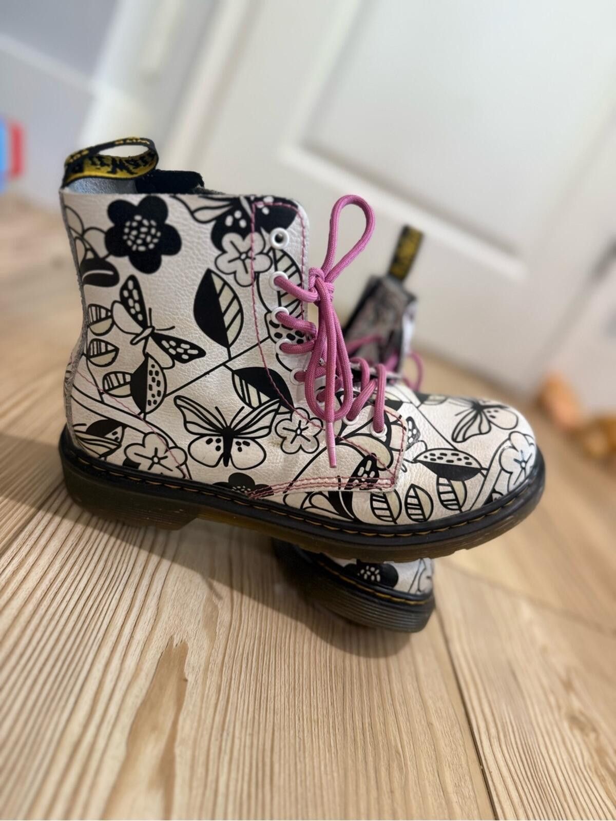 Dr. Martens Dr. Martens White Floral Lace-Up Boots with Pink Laces Size US 5 / IT 35 - 2 Thumbnail