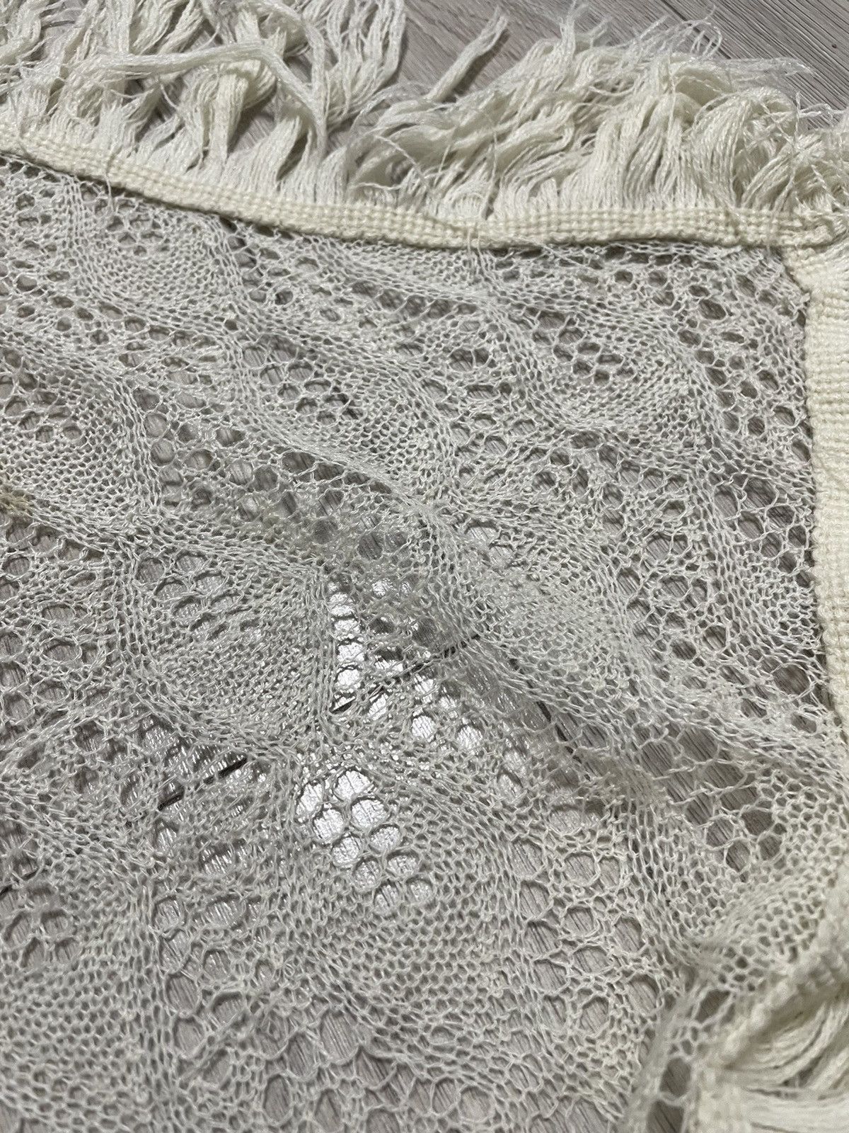Japanese Brand Vintage Japanese Acrylic Knit Shawl with Fringe White Size ONE SIZE - 6 Thumbnail
