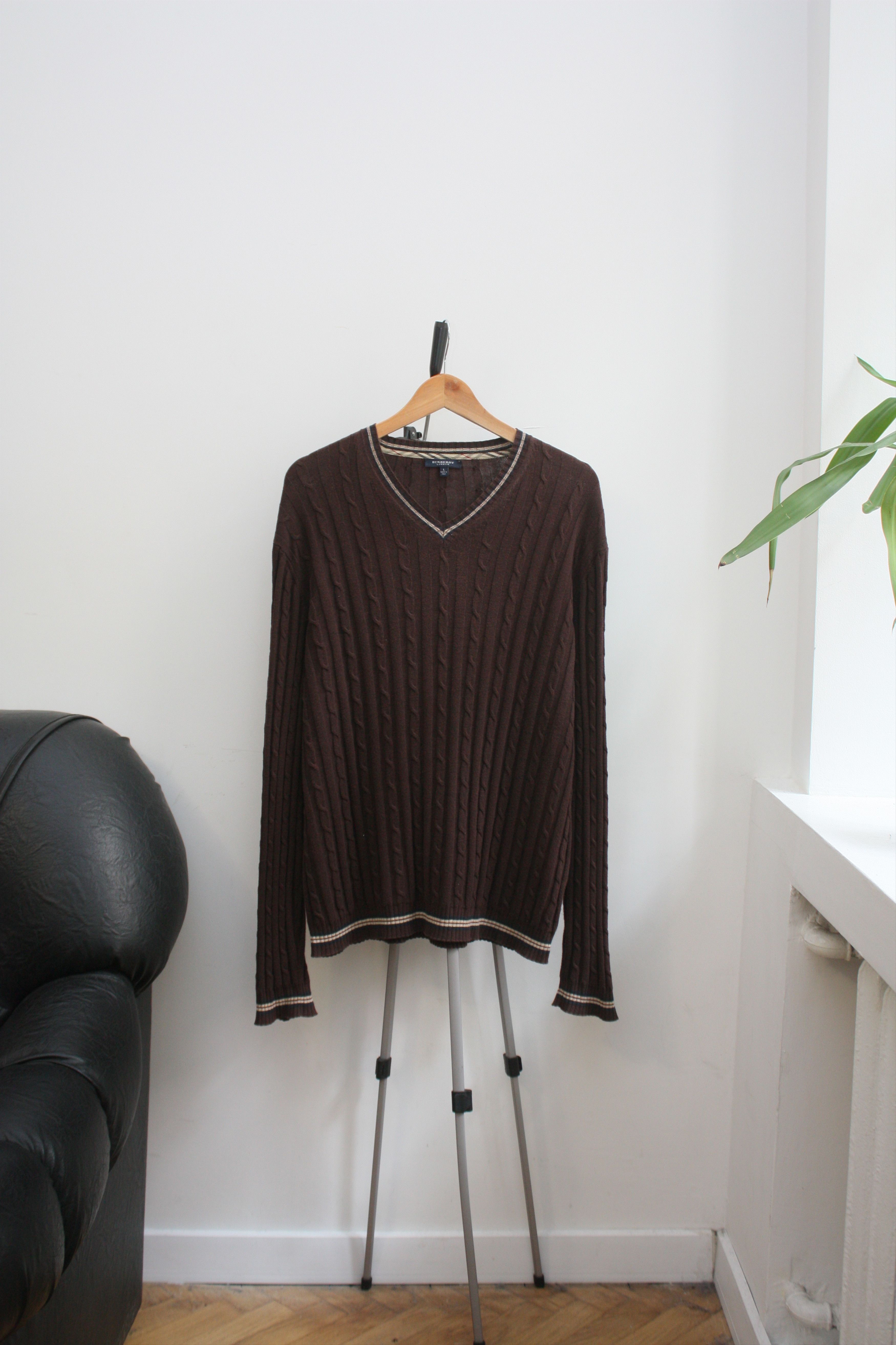 Burberry Burberry Brown Knitted V-Neck Sweater Men's Large Size US L / EU 52-54 / 3 - 2 Thumbnail
