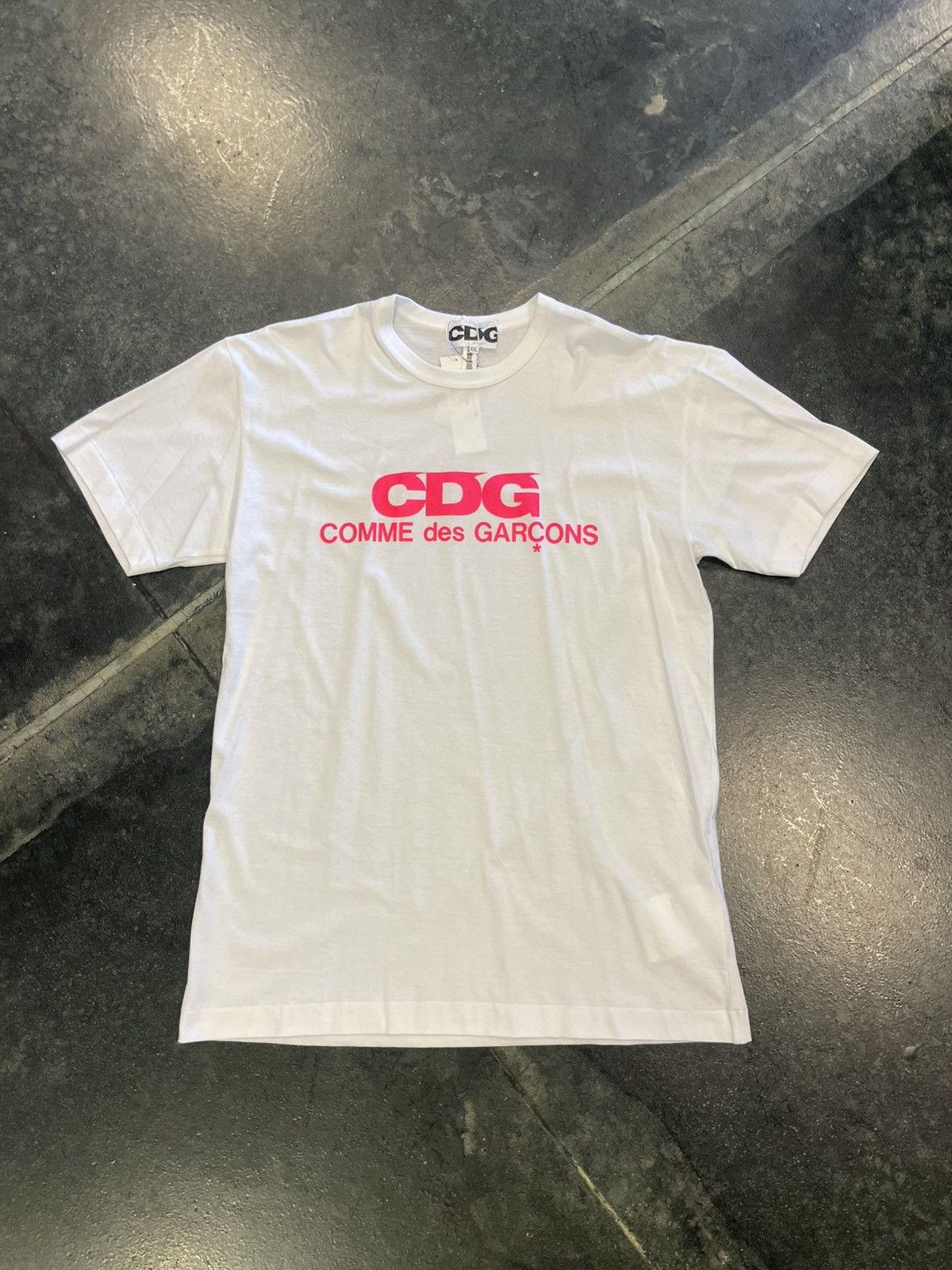 Comme des Garcons CDG Tee White/Pink Size US XXL / EU 58 / 5 - 1 Thumbnail