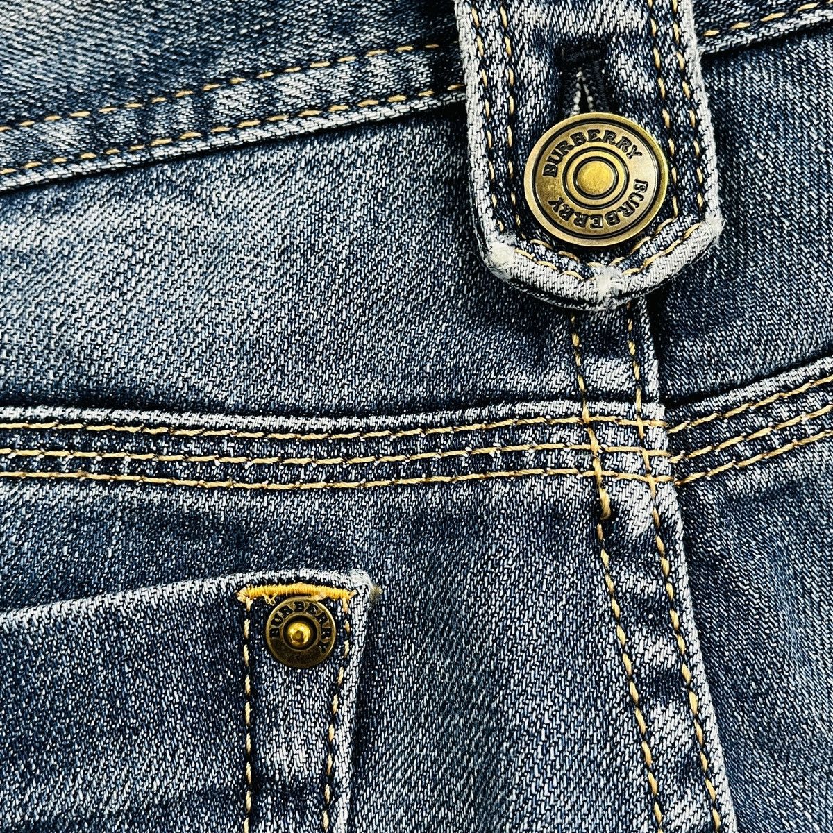Burberry Vintage Burberry Italy Denim Jeans Size 34" / US 12 / IT 48 - 13 Thumbnail