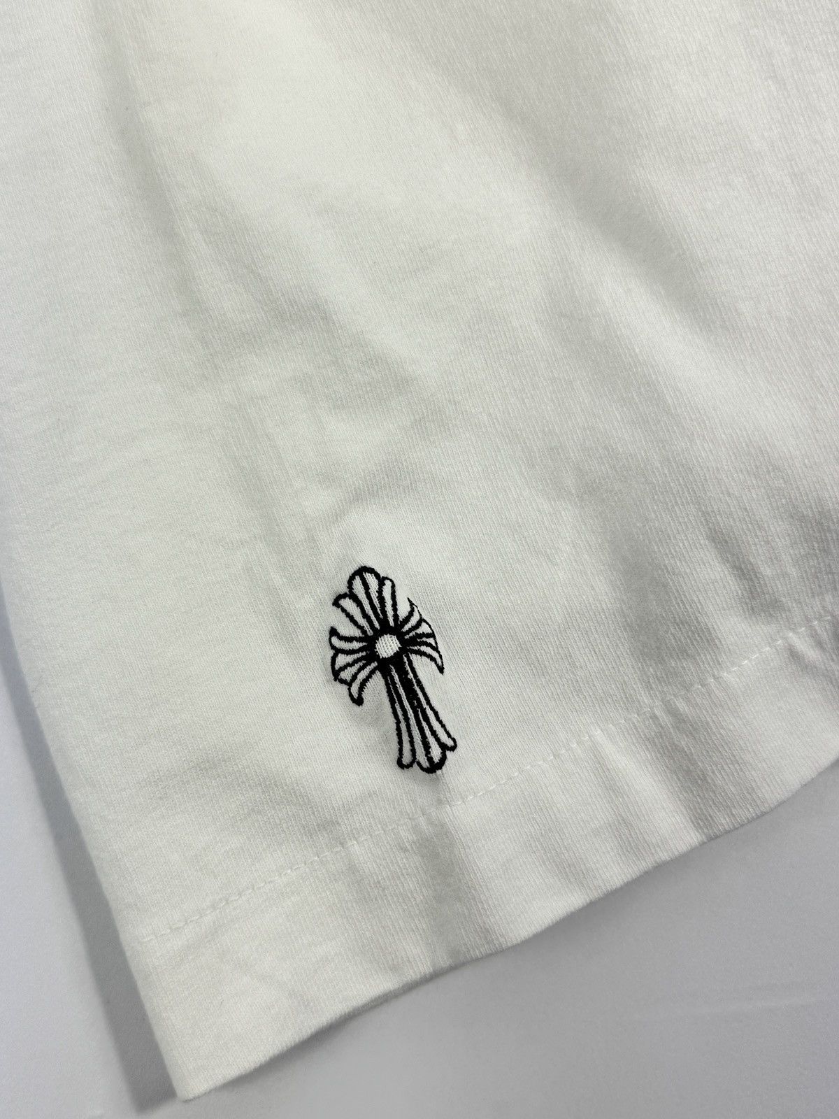 Chrome Hearts LOGO CROSS EMBROIDERED SINGLE POCKET PLAIN WHITE T-SHIRT Size US XL / EU 56 / 4 - 3 Thumbnail