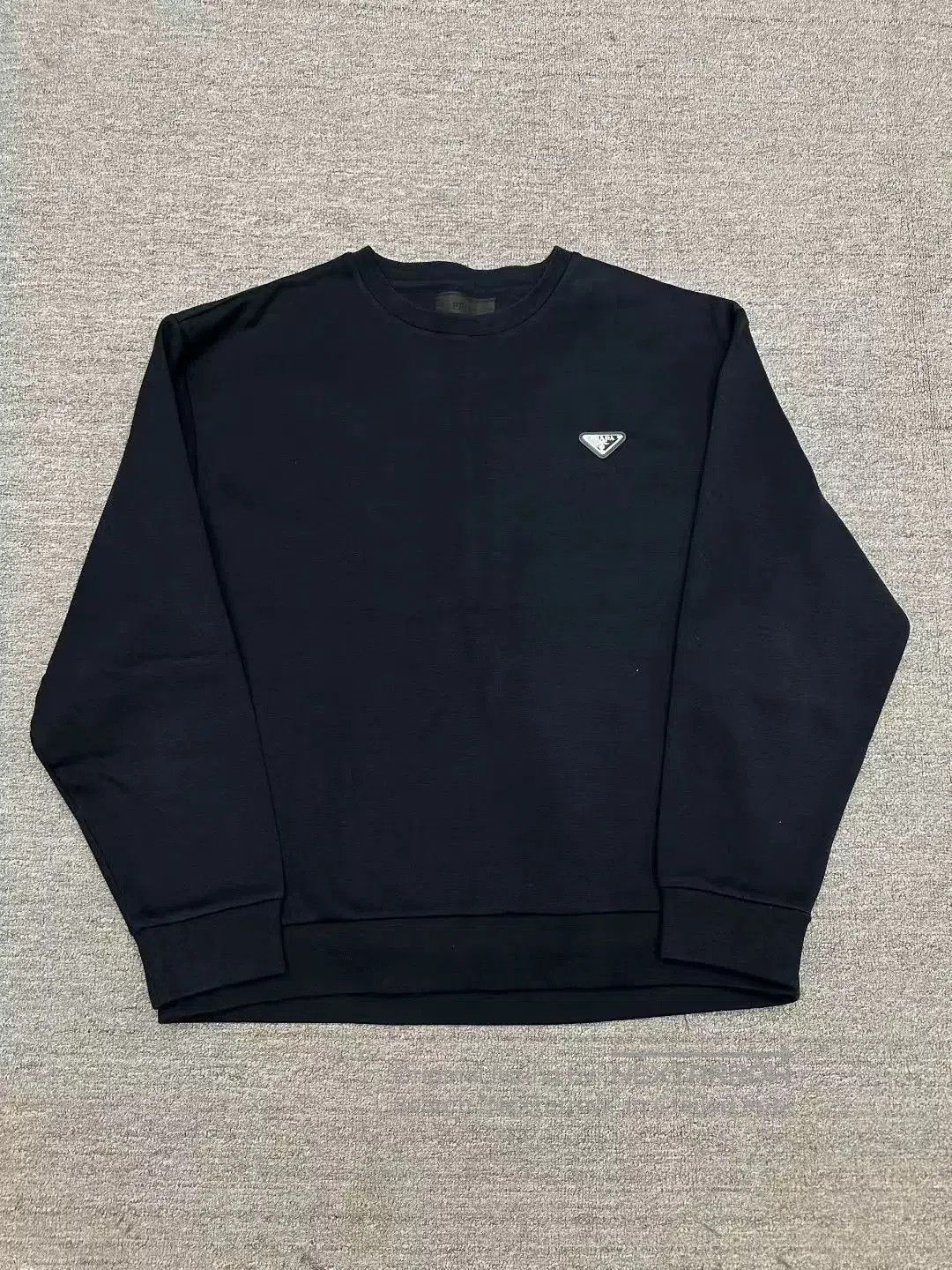 Prada prada black triangle logo sweatshirt. Size US XXL / EU 58 / 5 - 1 Thumbnail