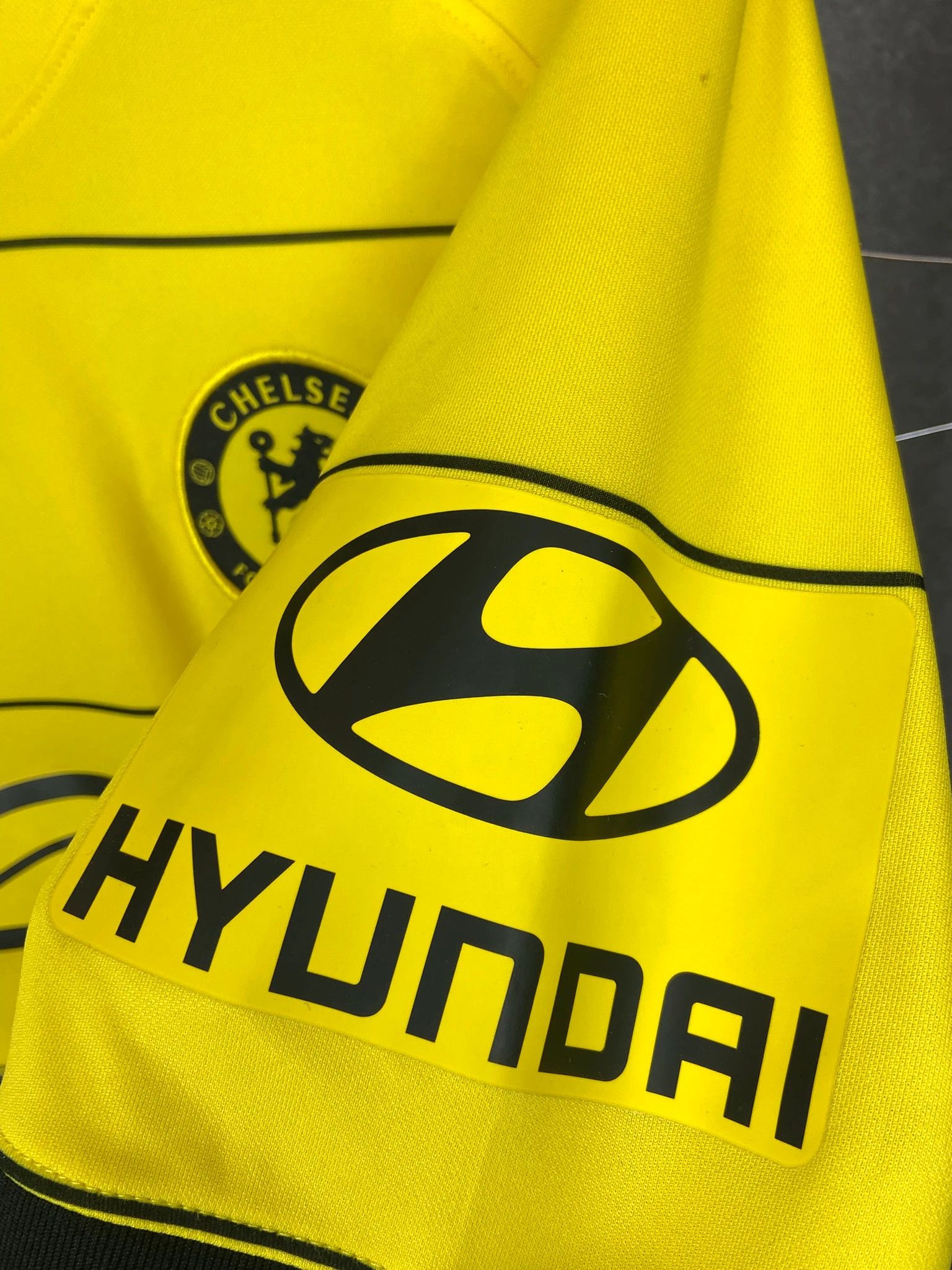Nike Nike Chelsea FC Lukaku Jersey Yellow Size L Size US L / EU 52-54 / 3 - 5 Thumbnail