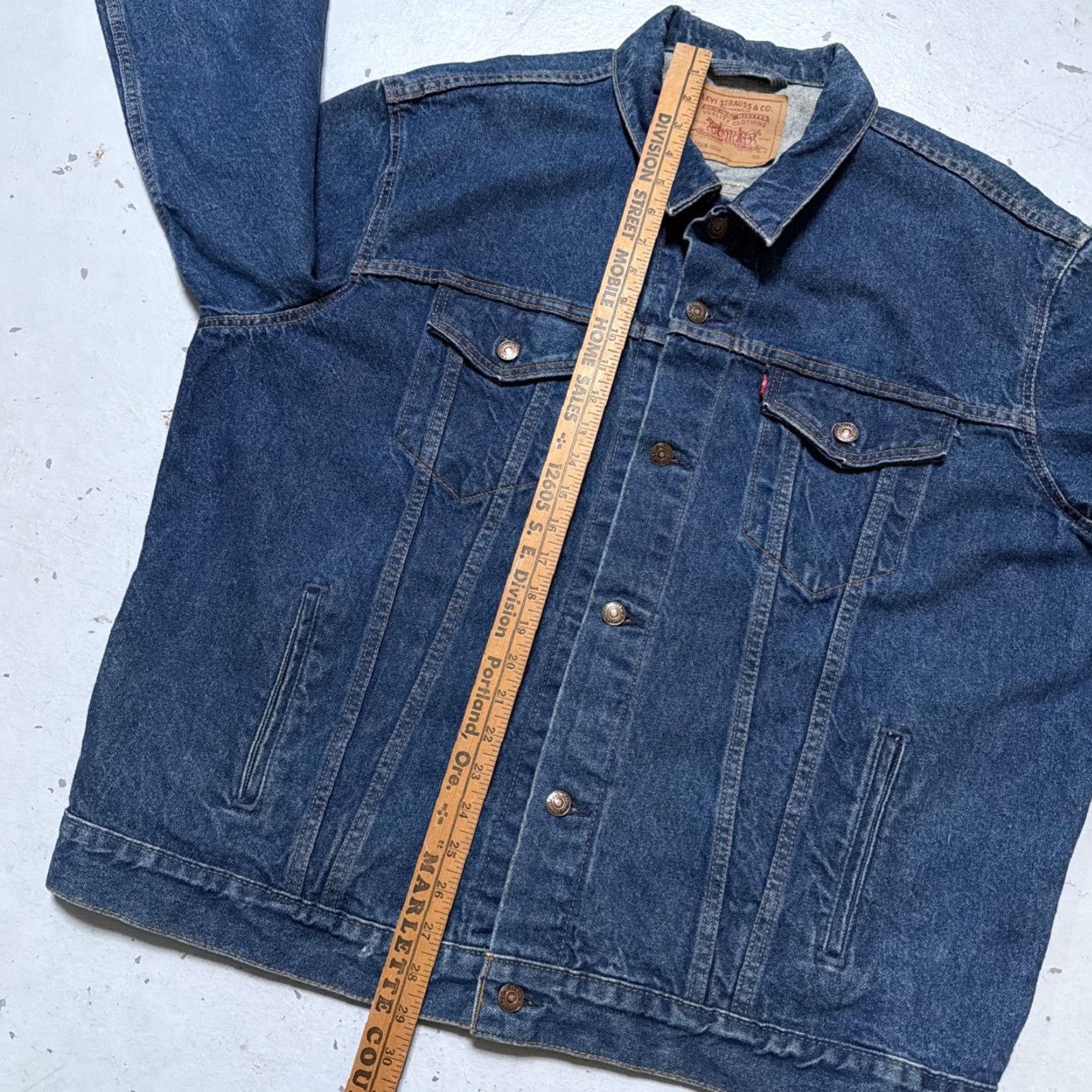 Levi's VINTAGE Levi’s 71506-0216 Denim Blue Trucker Jacket Shirt Unisex Adults 52 L USA 90s 80s Heritage Workwear Biker 52 L Mens Womens Girls Boys Size US L / EU 52-54 / 3 - 5 Thumbnail