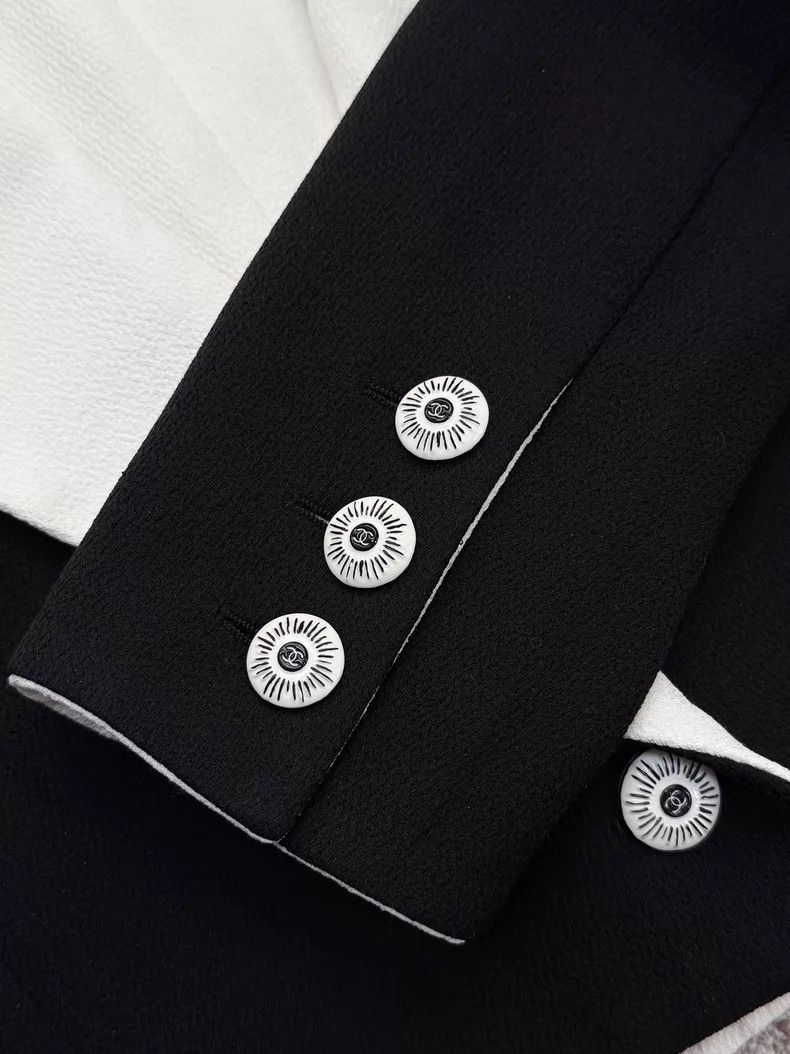 Chanel Chanel Silk lapel long-sleeved short jacket Size XS / US 0-2 / IT 36-38 - 4 Thumbnail
