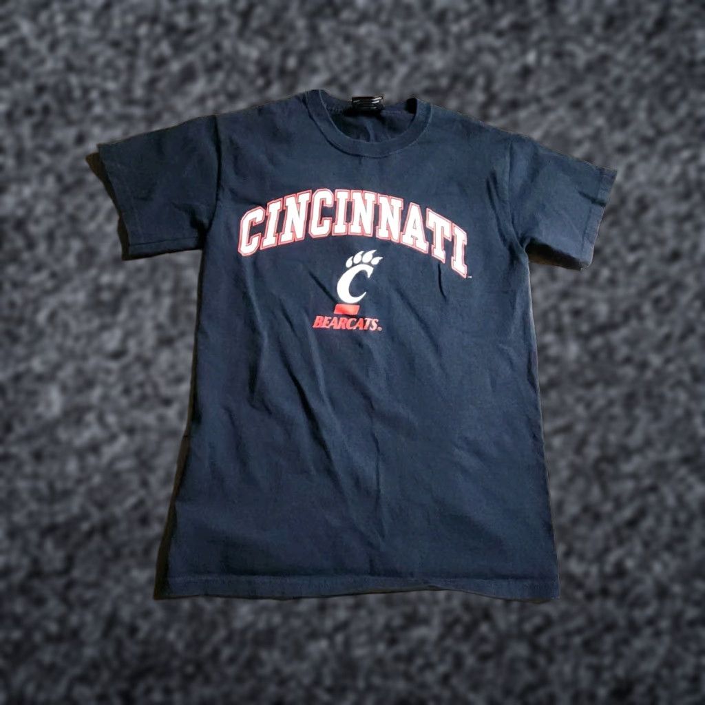 Vintage VINTAGE Mens S Steve And Barrys Cincinnati Bearcats Logo T Shirt NCAA Size US S / EU 44-46 / 1 - 1 Thumbnail