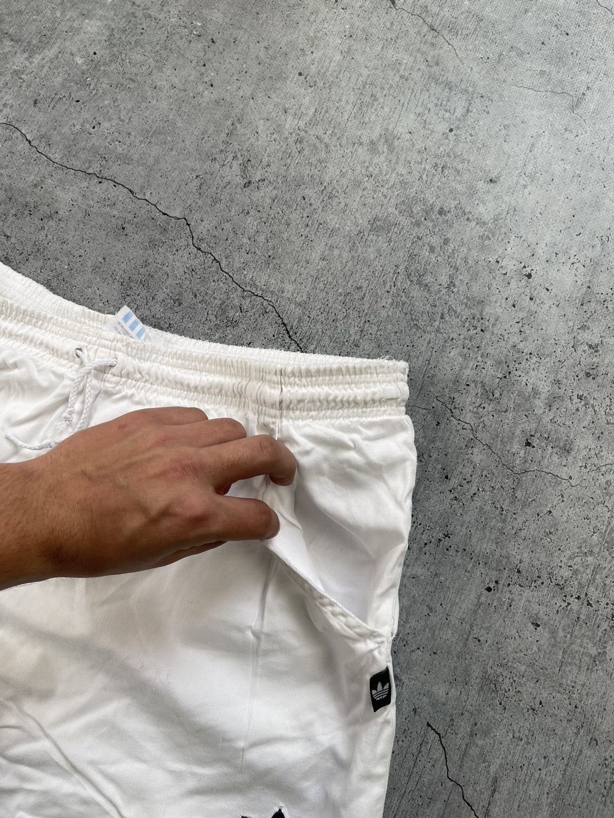 Adidas × Vintage Vintage Adidas shorts streetwear y2k casual style size M Size US 32 / EU 48 - 7 Thumbnail