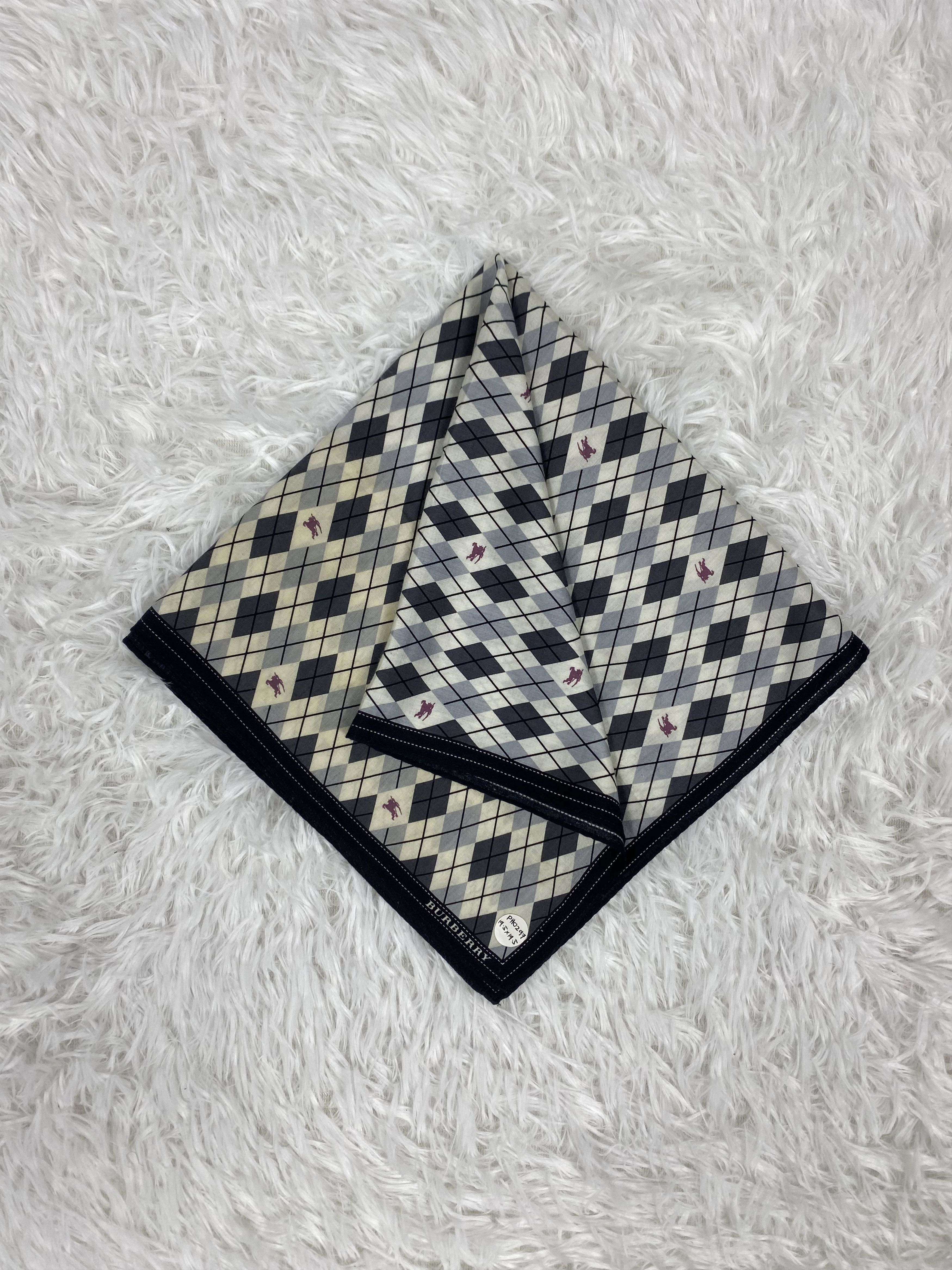 Burberry × Vintage Vintage Burberry Handkerchief Neckerchief PH0297 Size ONE SIZE - 1 Thumbnail