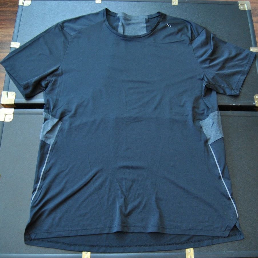 Lululemon Lululemon Two-tone Short Sleeve Shirt Size US L / EU 52-54 / 3 - 3 Thumbnail