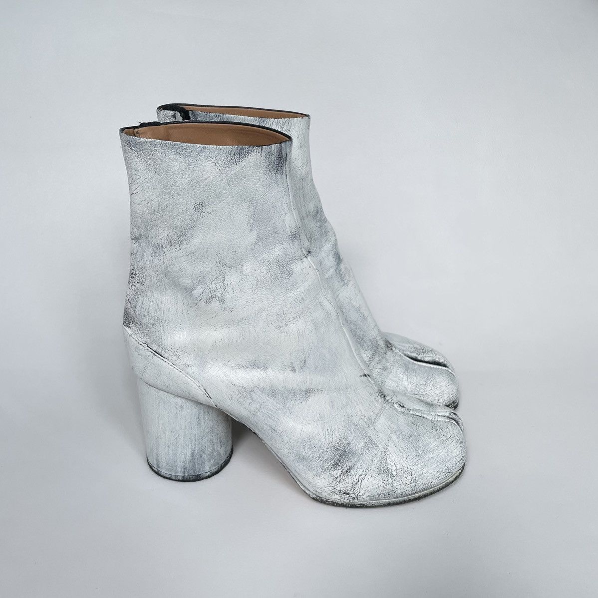 Maison Margiela White Painted Leather Tabi Boots Size US 7 / IT 37 - 18 Thumbnail