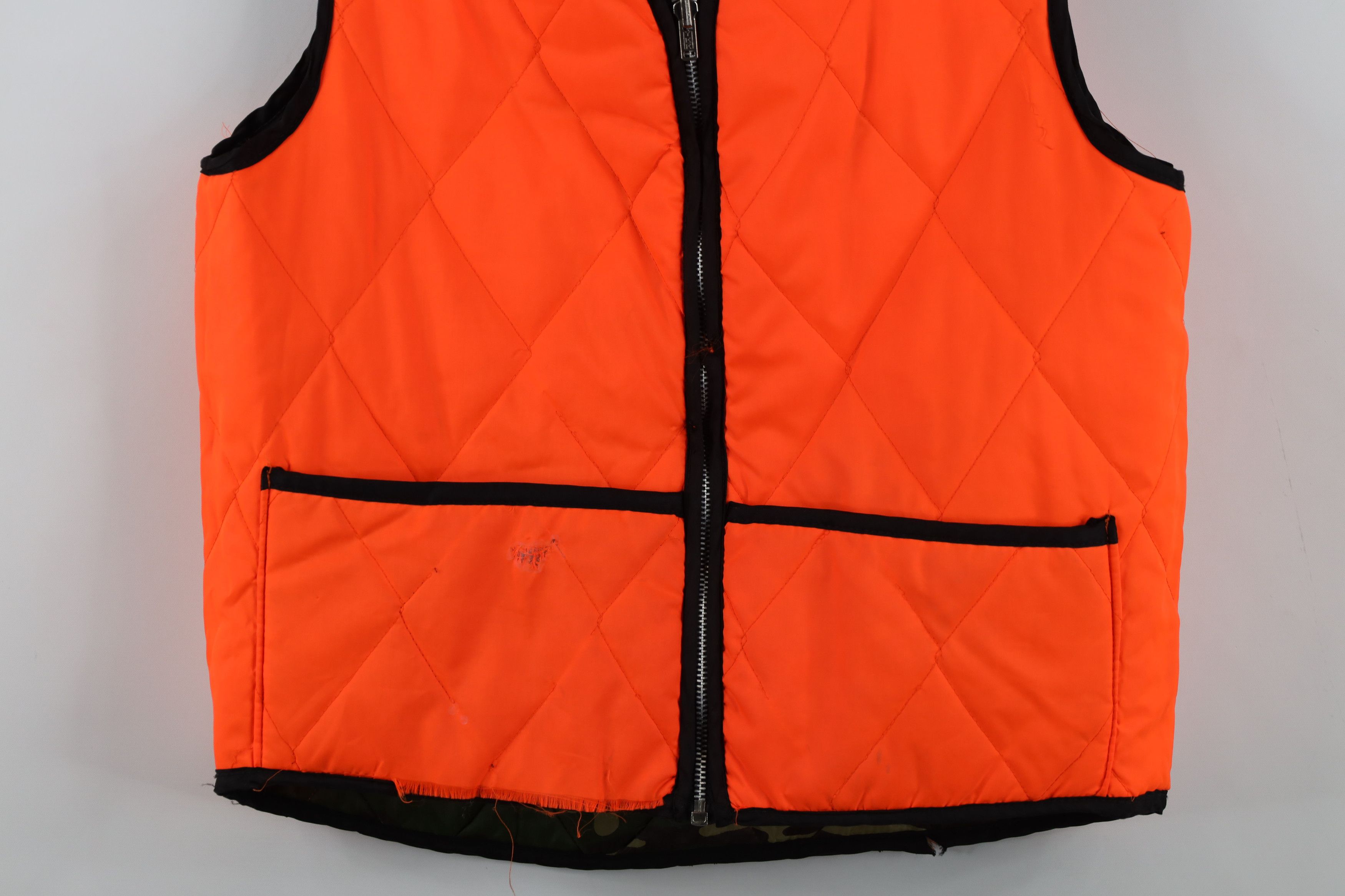 Vintage Vintage 70s Streetwear Reversible Camouflage Puffer Vest Size US L / EU 52-54 / 3 - 13 Thumbnail