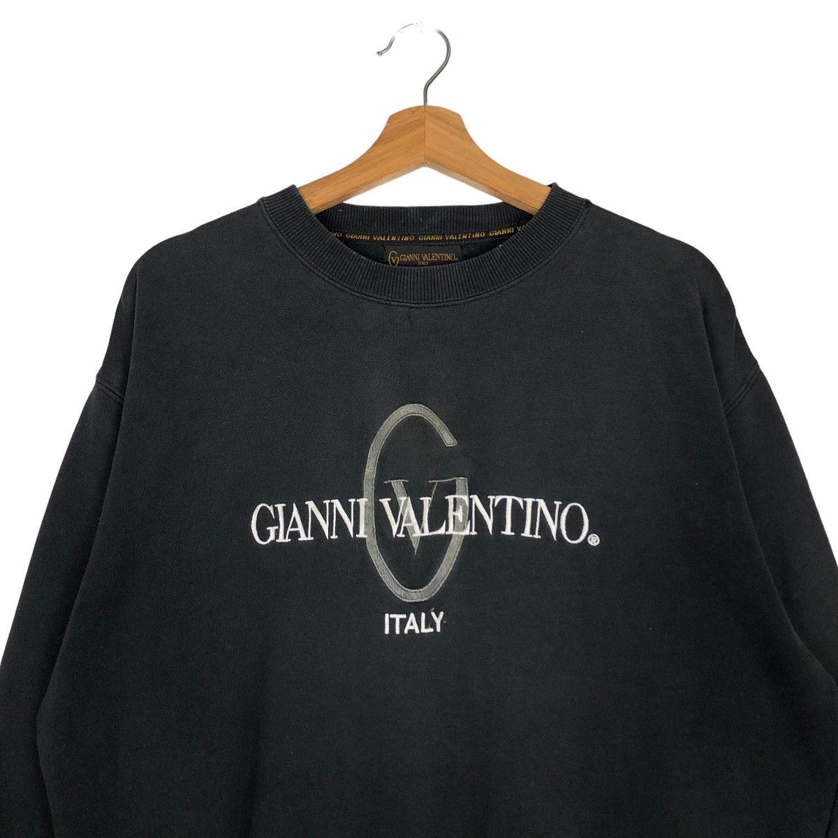Japanese Brand 🔥90’s Vintage Sweatshirt Crewneck Gianni Valentino Big Logo Size US M / EU 48-50 / 2 - 3 Thumbnail