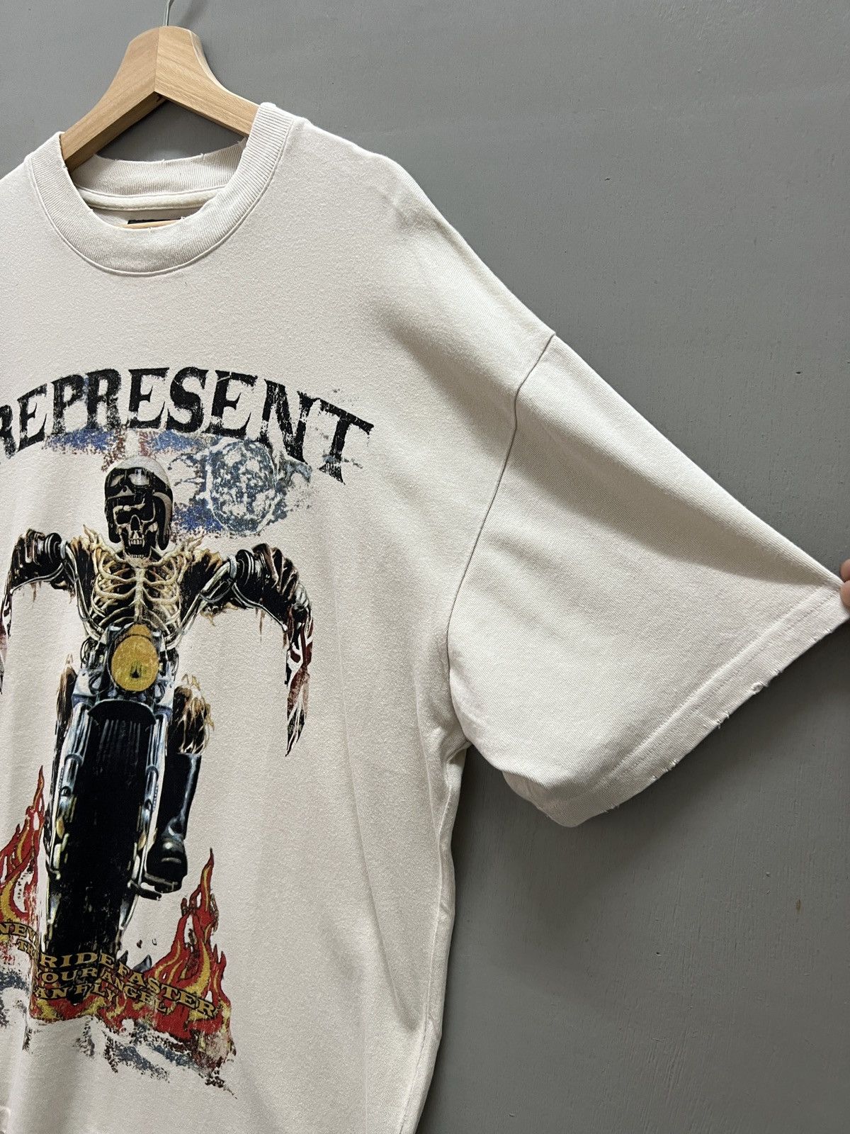 Represent Clo. 💥 Represent Vintage Skeleton Biker Tee L – Flame Graphic Size US L / EU 52-54 / 3 - 3 Thumbnail