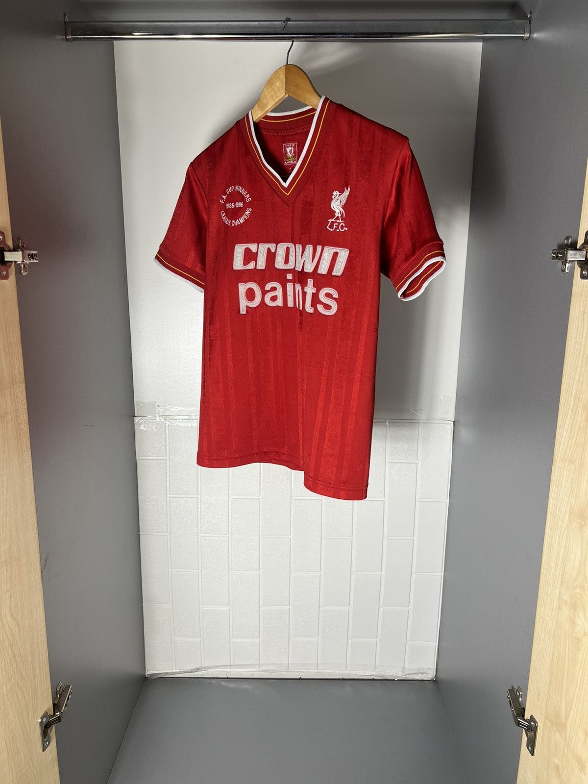 Vintage VERY RARE FC LIVERPOOL ENGLAND SOCCER JERSEY RETRO Y2K 90s Size US S / EU 44-46 / 1 - 10 Thumbnail