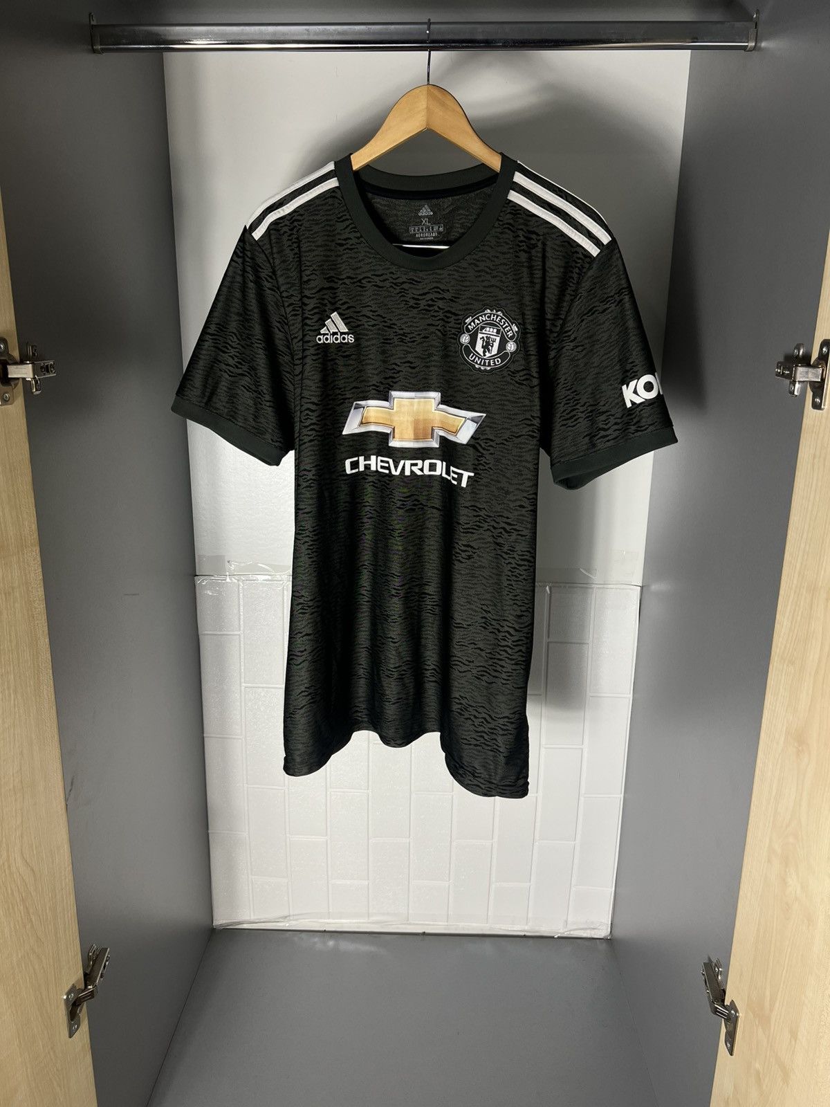 Vintage ADIDAS FC MANCHESTER UNITED ENGLAND SOCCER JERSEY RETRO Y2K Size US XL / EU 56 / 4 - 1 Thumbnail