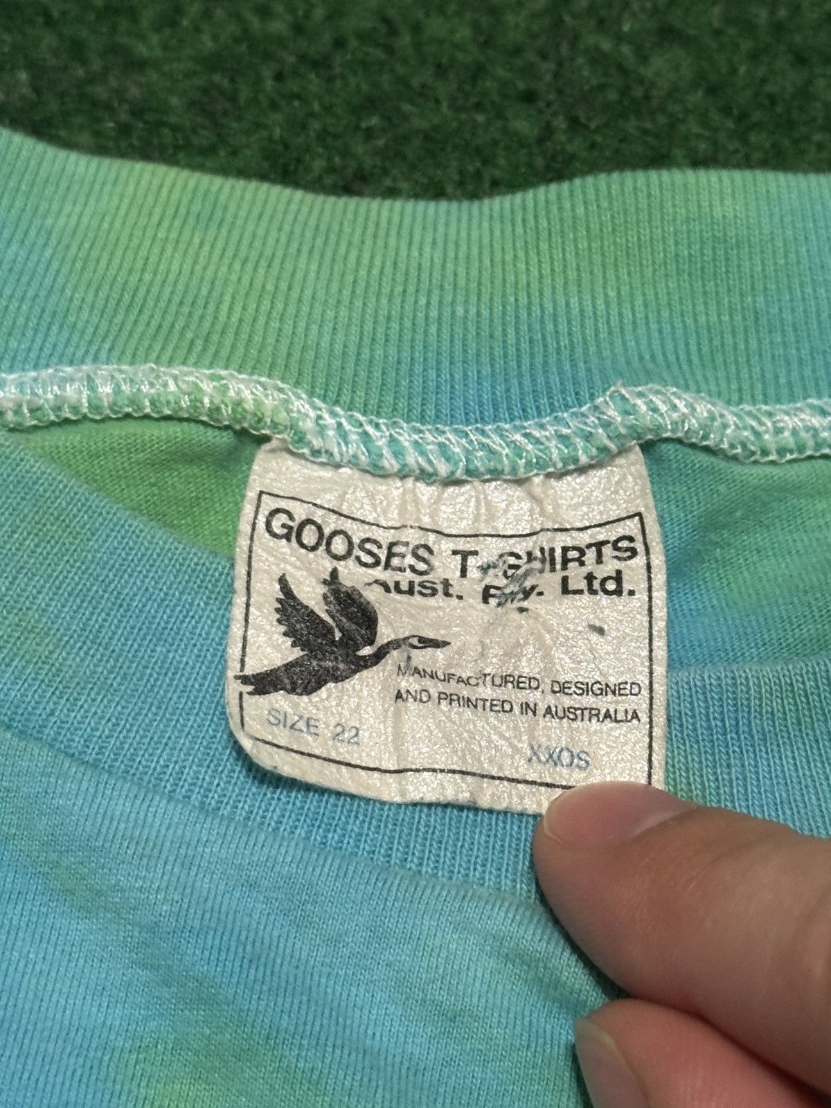 Vintage Vintage 90s Gooses Australia Aboriginal Snake Art T Shirt Size US XL / EU 56 / 4 - 3 Thumbnail
