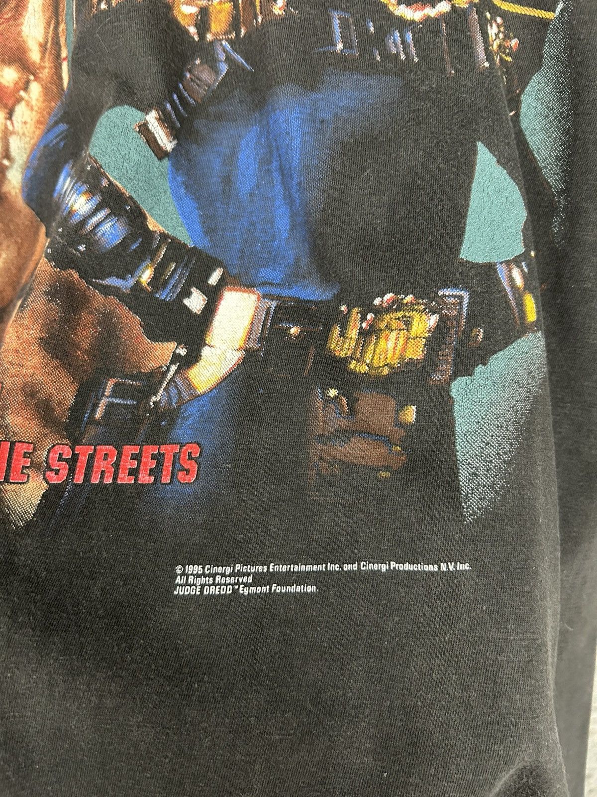 Vintage Vintage Judge Dredd 1995 Movie Graphic Tee Archive Rare Size US XL / EU 56 / 4 - 5 Thumbnail