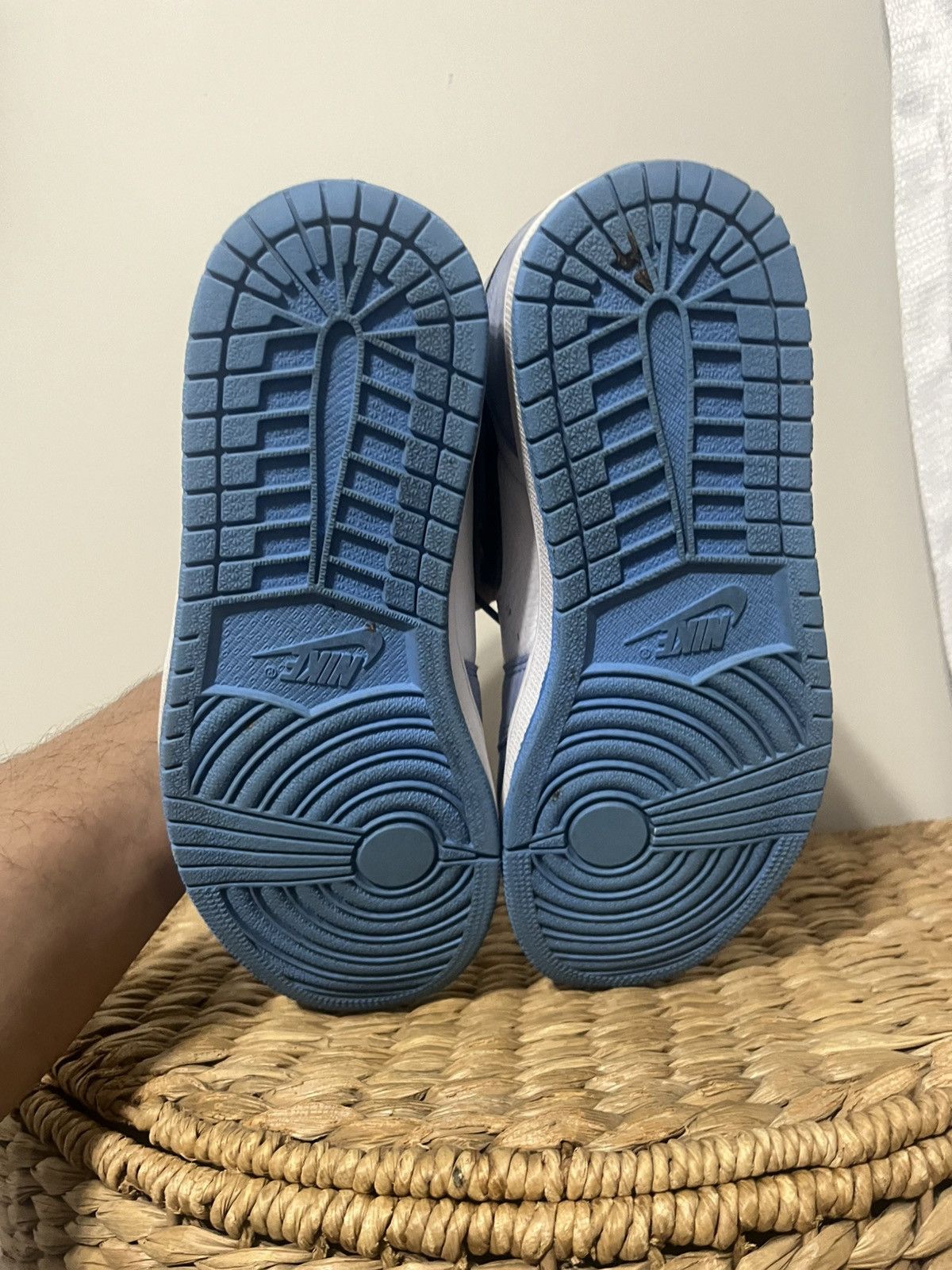 Nike Jordan 1 Retro High OG University Blue Size US 9.5 / EU 42-43 - 6 Thumbnail