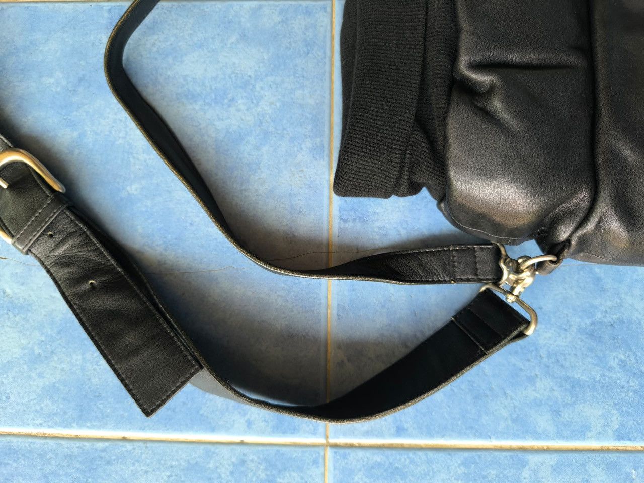 Yohji Yamamoto Kawa-kawa Leather Puffer Sling Bag Size ONE SIZE - 4 Thumbnail