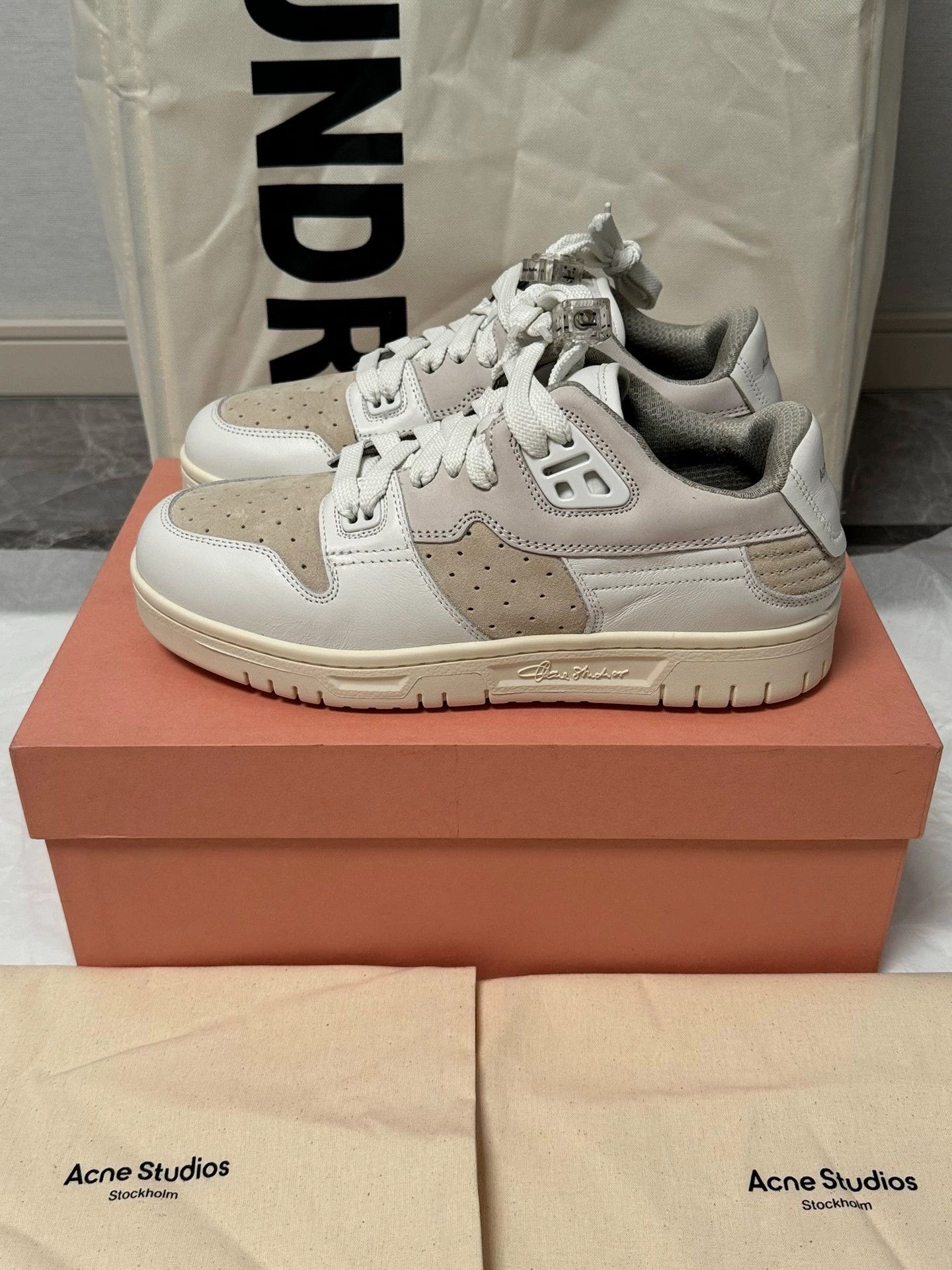 Acne Studios Acne Studios Off-White Low-Top Sneaker 39 Size US 8.5 / IT 38.5 - 1 Thumbnail