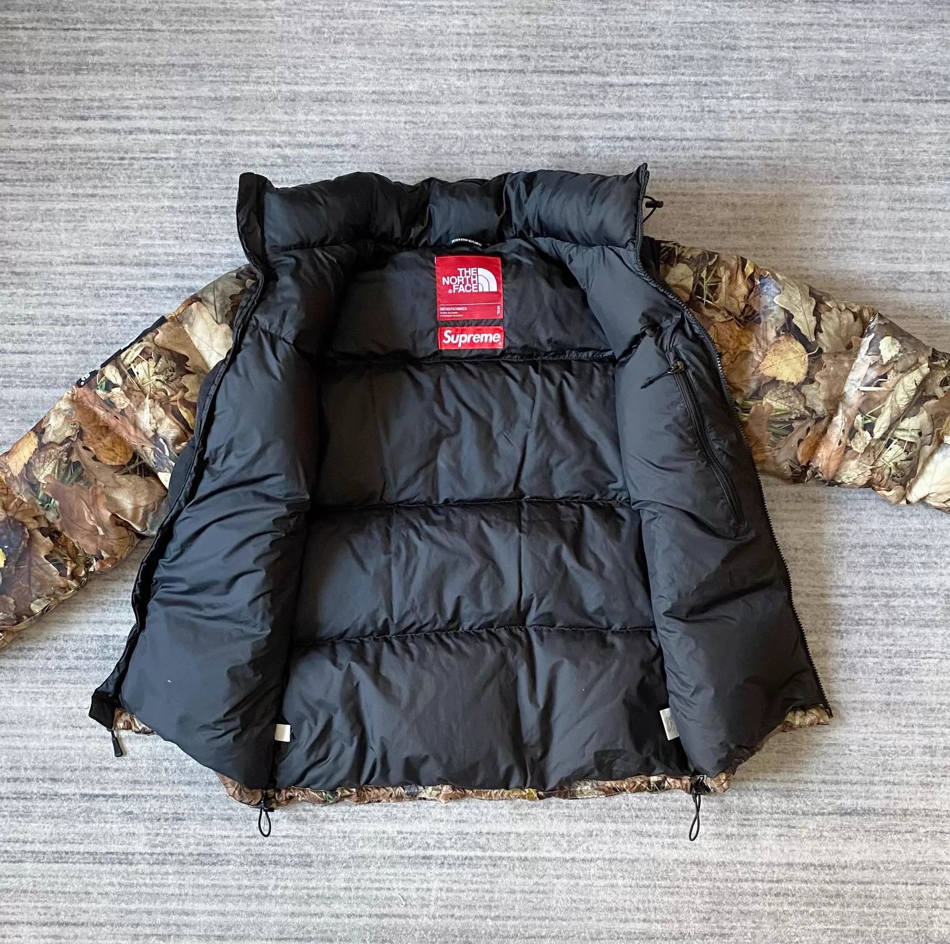 The North Face Supreme TNF Fall Maple Leaves Nuptse S Size US S / EU 44-46 / 1 - 3 Thumbnail