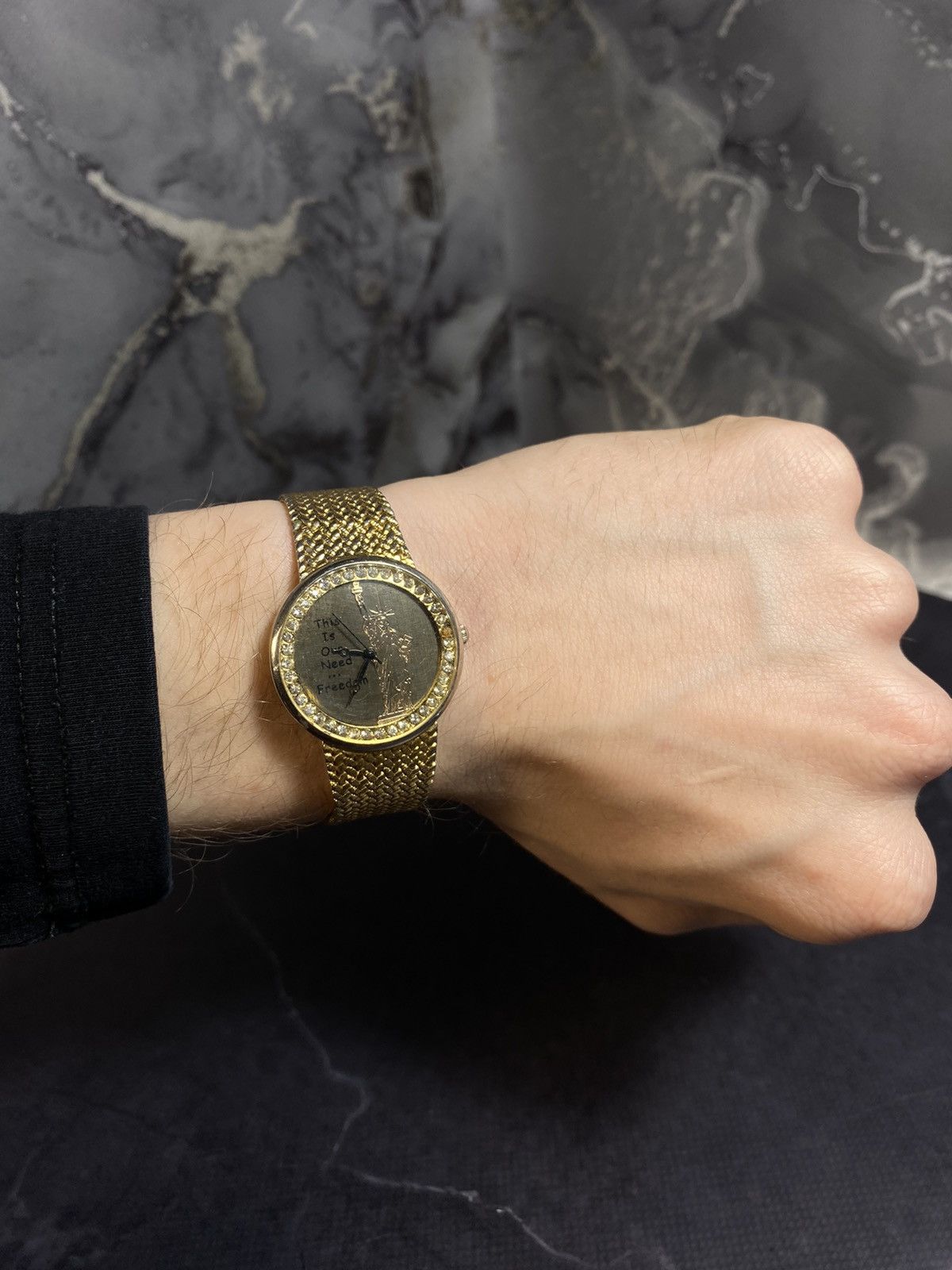 Vintage Vintage gold watch with Statue of Liberty – Japanese brand Size ONE SIZE - 6 Thumbnail