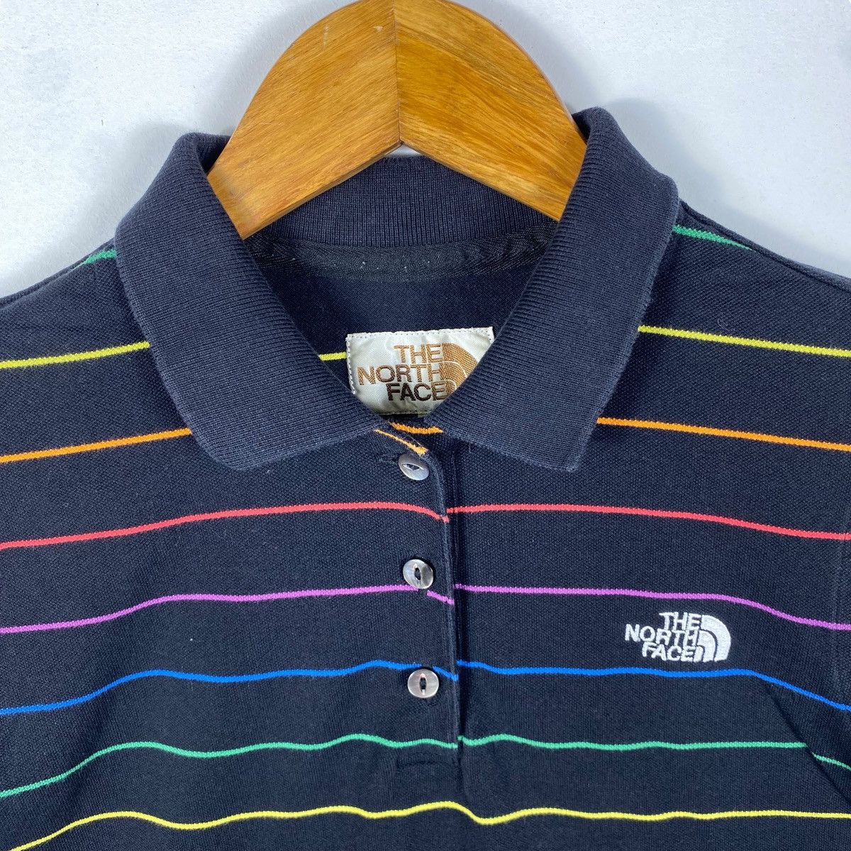 The North Face Vintage THE NORTH FACE Colourful Striped Women Polo Shirt Size US M / EU 48-50 / 2 - 2 Thumbnail