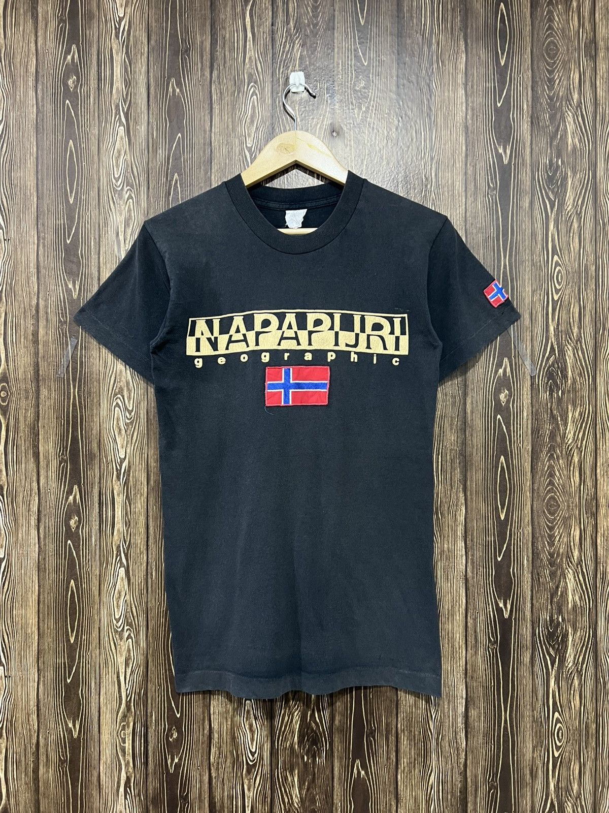 Napapijri Vintage 80s Napapijri Geographic Promo Tshirt Size US S / EU 44-46 / 1 - 1 Thumbnail