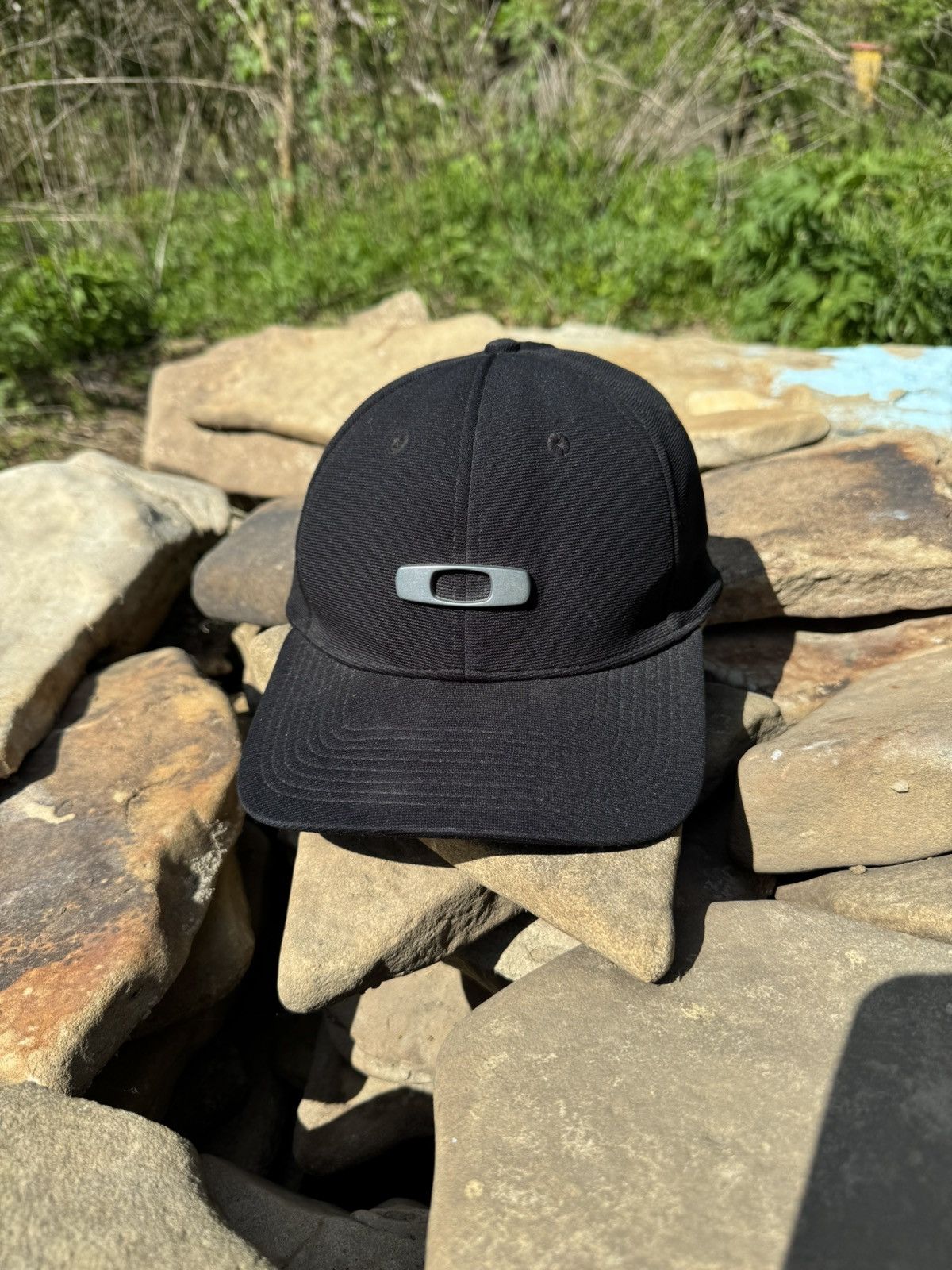 Vintage Vintage Oakley Metal logo Y2k Cap Size ONE SIZE - 2 Thumbnail