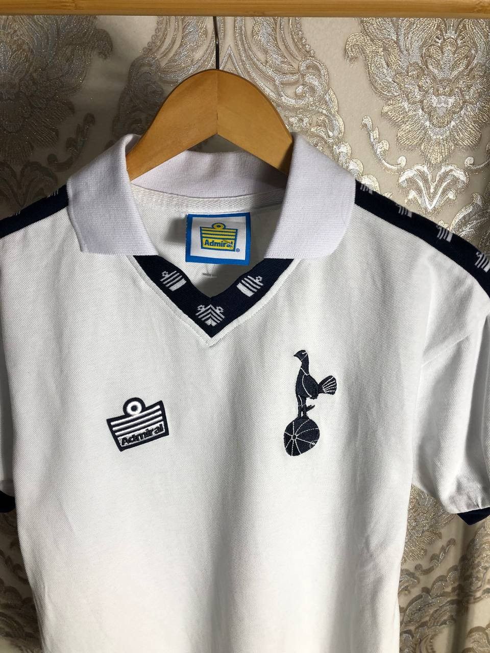 Vintage VERY RARE TOTTENHAM HOTSPUR ENGLAND SOCCER JERSEY RETRO 90s Size US S / EU 44-46 / 1 - 2 Thumbnail