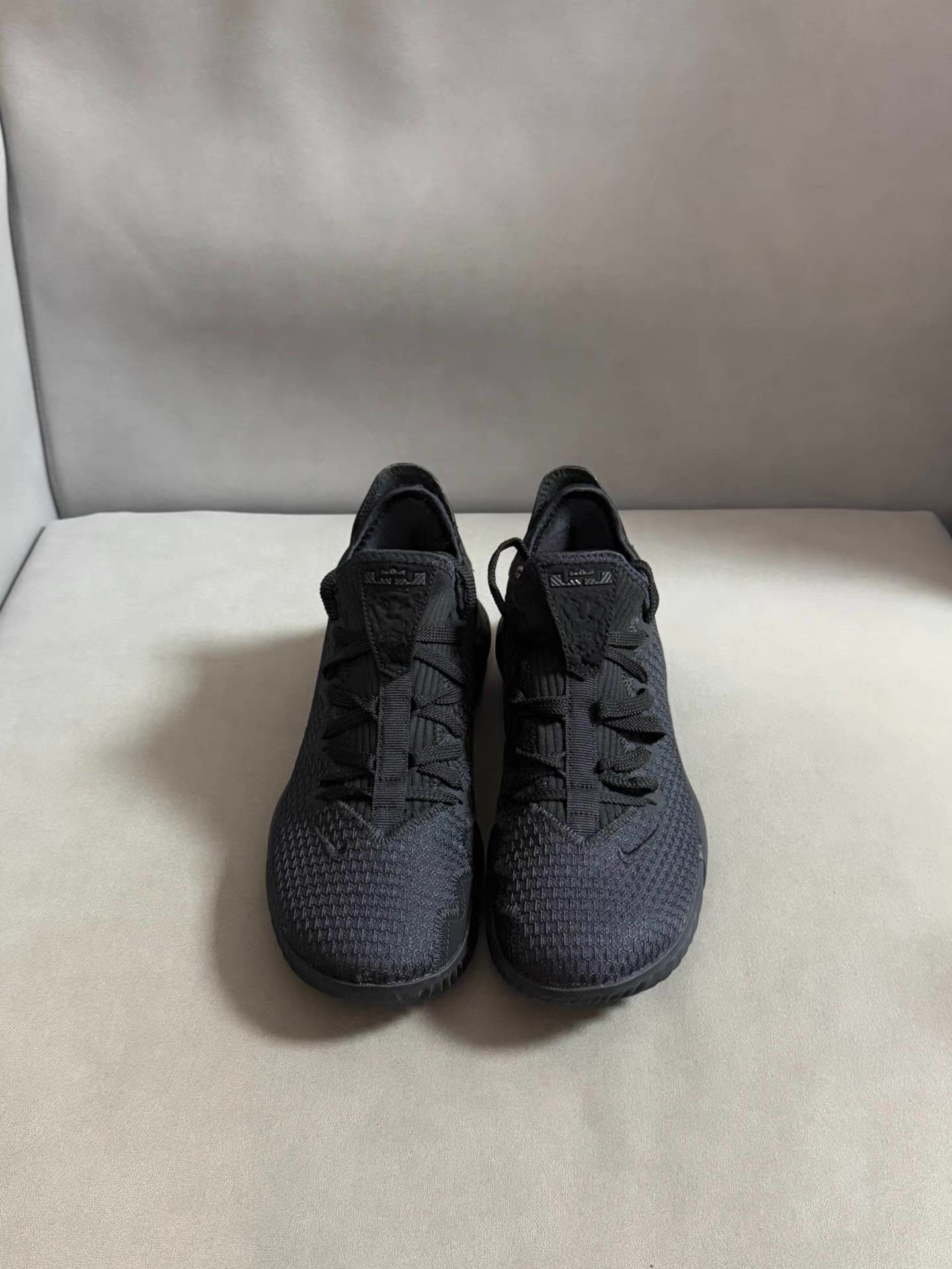 Nike Nike Lebron 16 Low Triple Black shoes。 Ｑ20 Size US 8 / EU 41 - 2 Thumbnail