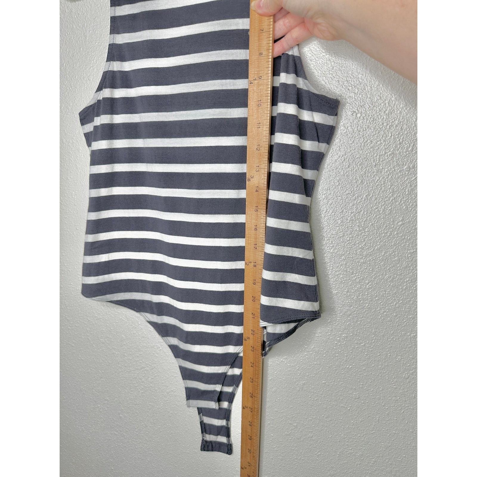 Other Abound Gray & White Stripe Sleeveless Mock Neck Bodysuit L Size L / US 10 / IT 46 - 14 Thumbnail
