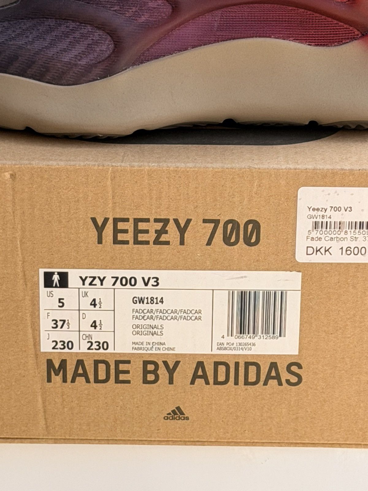 Yeezy Adidas Yeezy 700 v3 Fade Carbon GS Size 5 Size US 5 / EU 37 - 2 Thumbnail