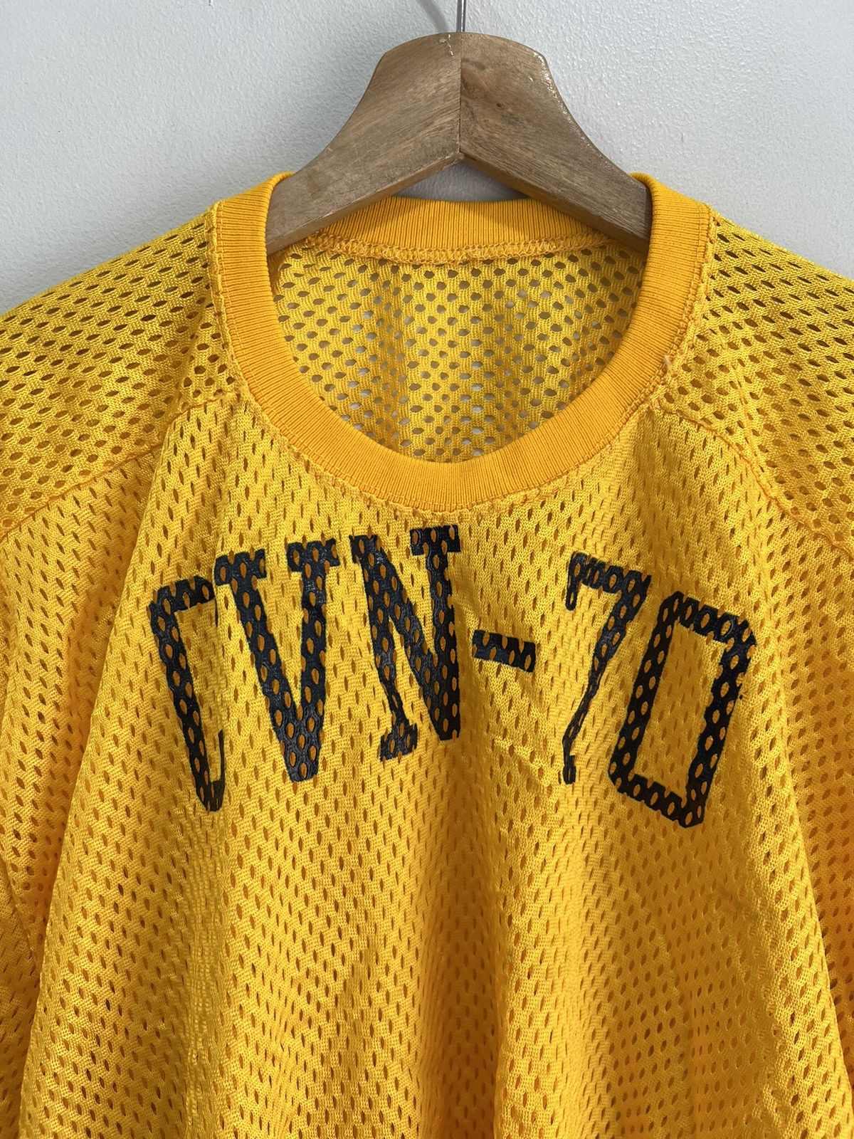 Vintage Vintage Cvn 70 Mesh Cropped Jersey Shirt Size US M / EU 48-50 / 2 - 3 Thumbnail