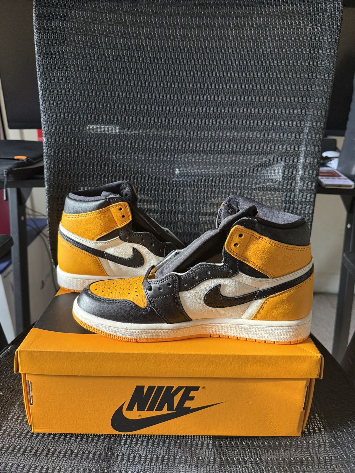 Nike Jordan 1 Yellow Toe Size US 8 / EU 41 - 3 Thumbnail
