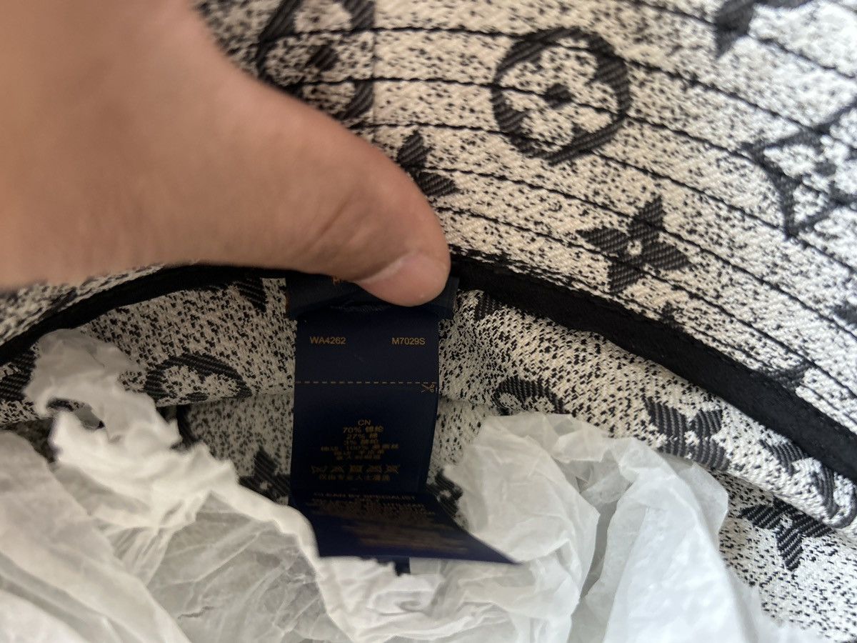 Louis Vuitton Louis Vuitton Size ONE SIZE - 8 Thumbnail