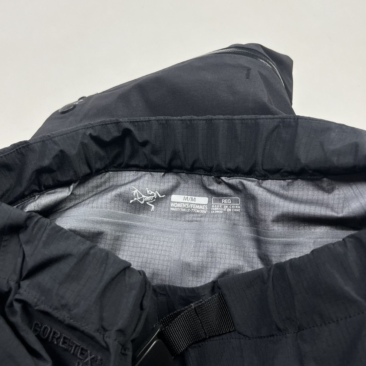 Arc'teryx × Goretex Arc’teryx Beta AR Gore-Tex Pro Outdoor Life Pants Black Size 26" / US 2 / IT 38 - 13 Thumbnail