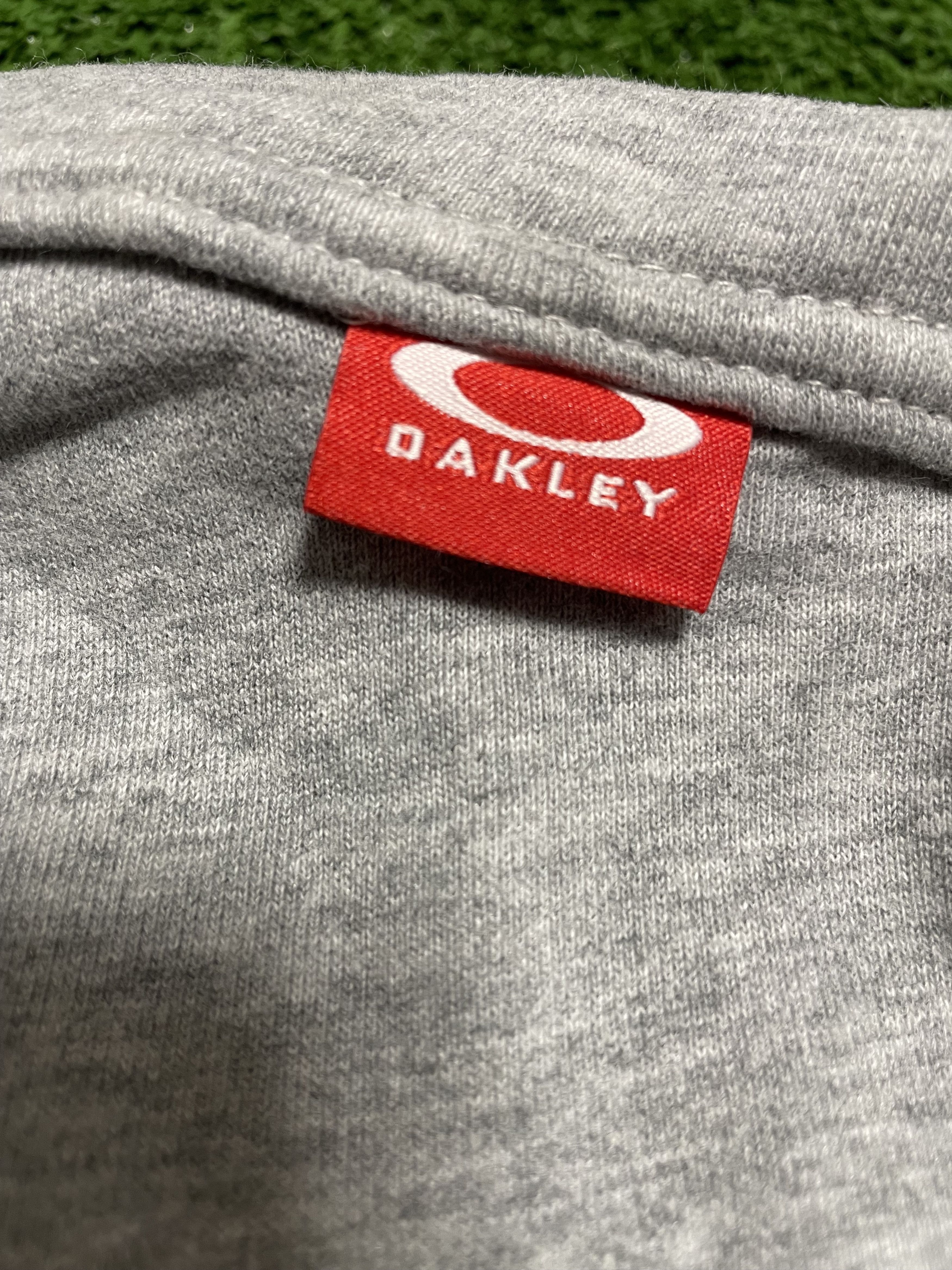 Oakley NWT Oakley Men's Medium Grey Crewneck Sweatshirt Large Back Size US M / EU 48-50 / 2 - 4 Thumbnail