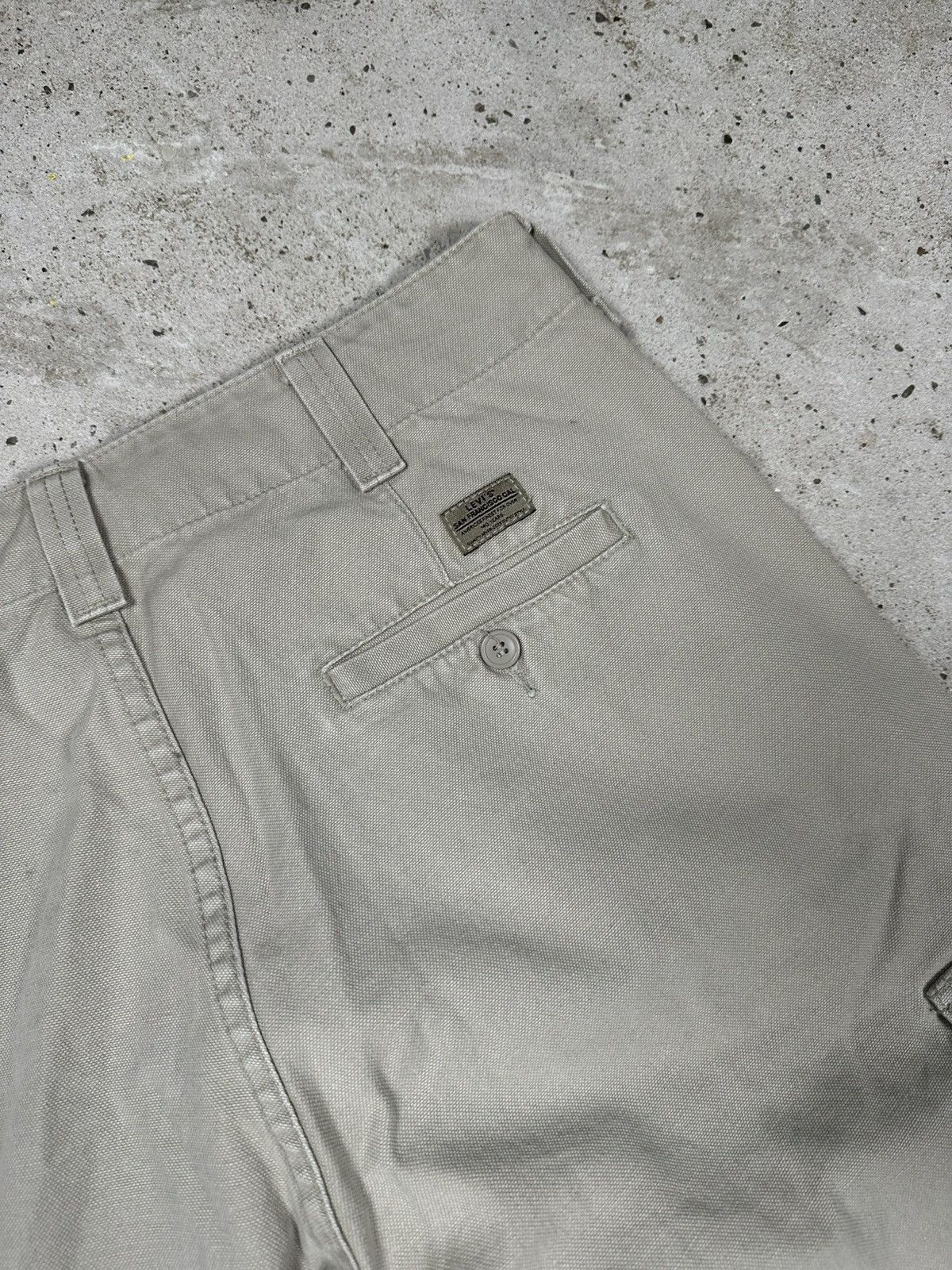 Levi's Vintage 1998 Levi’s 676 Baggy Beige Cargo Pants Loose Fit Size US 34 / EU 50 - 16 Thumbnail