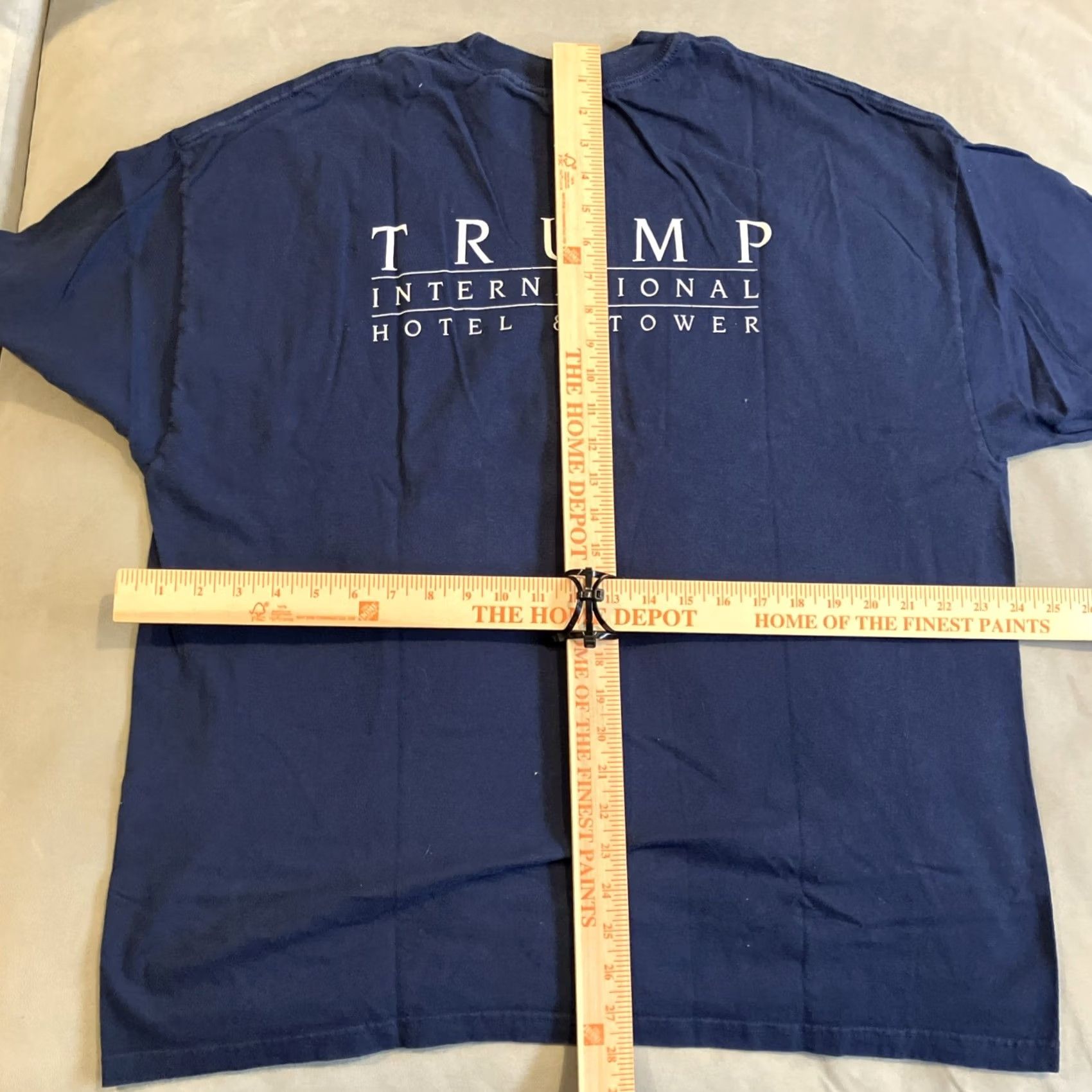 Hanes VINTAGE Hanes T-Shirt Trump International Hotel & Tower Men 2XL Blue Graphic Print Shirt Mens XXL Size US XXL / EU 58 / 5 - 5 Thumbnail