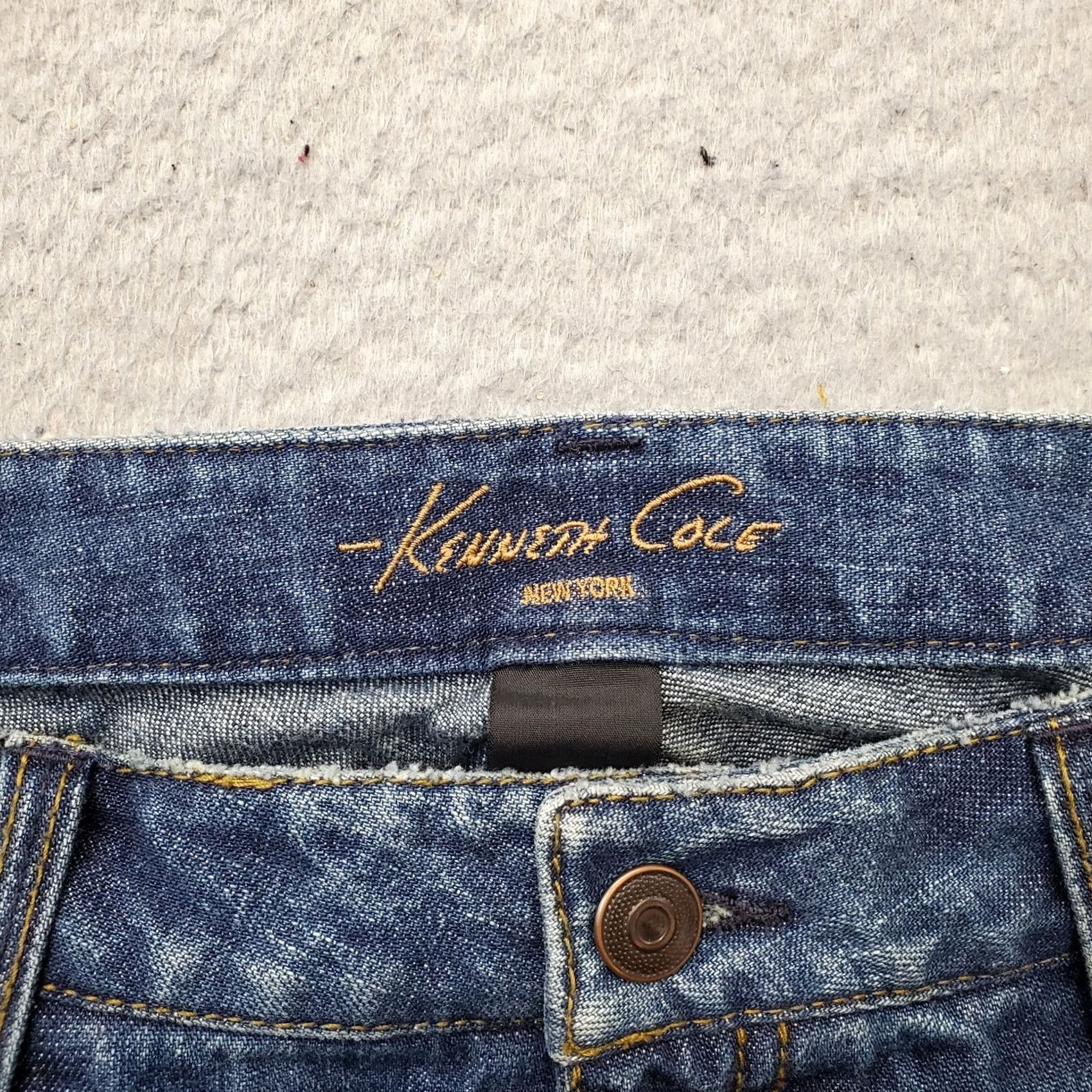 Kenneth Cole Kenneth Cole Bootcut Jeans Womens 32 Blue Denim Streetwear Grunge Frayed Hem Jeans Womens Size 32 Blue Denim 5-Pocket Boyfriend Bootcut Size 24" / US 00 / IT 34 - 7 Thumbnail