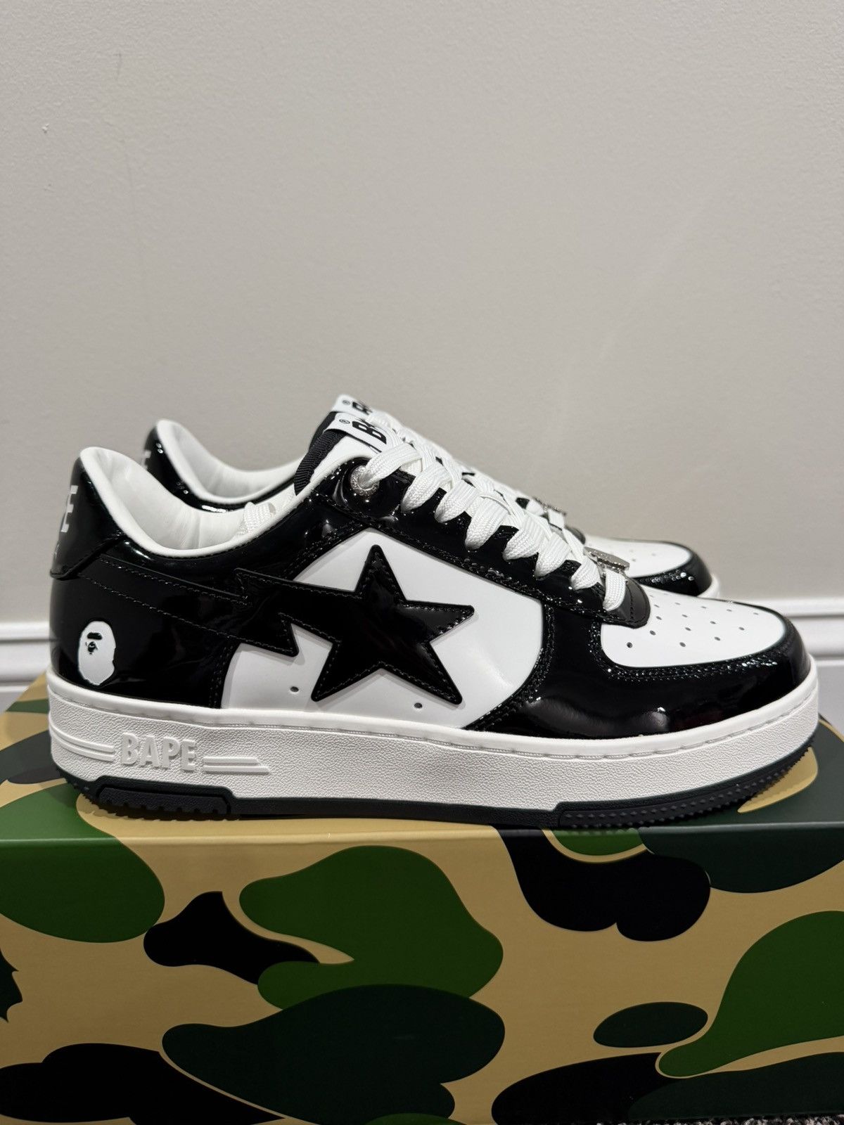 Bape A Bathing Ape Bapesta Patent Leather Black/White Sneaker Size US 9.5 / EU 42-43 - 2 Thumbnail