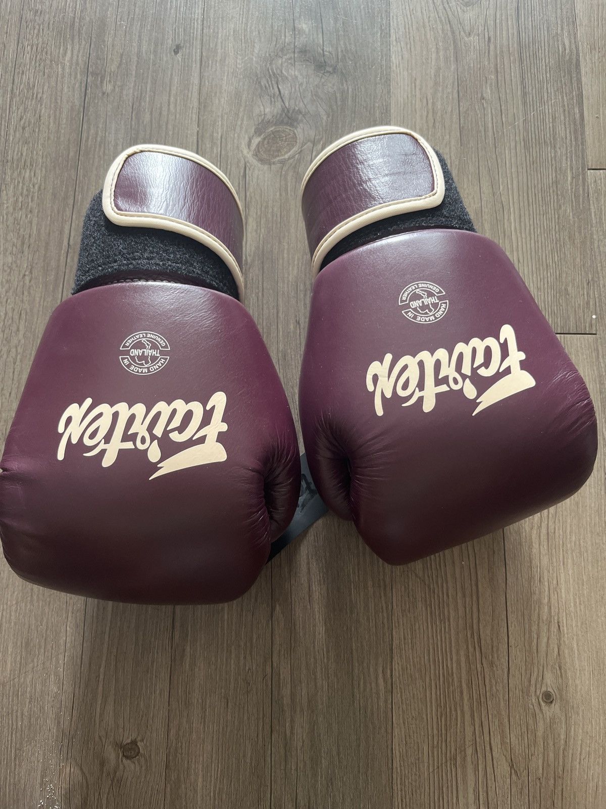 Other Fairtex 12oz boxing/ Muay Thai gloves Size ONE SIZE - 4 Thumbnail