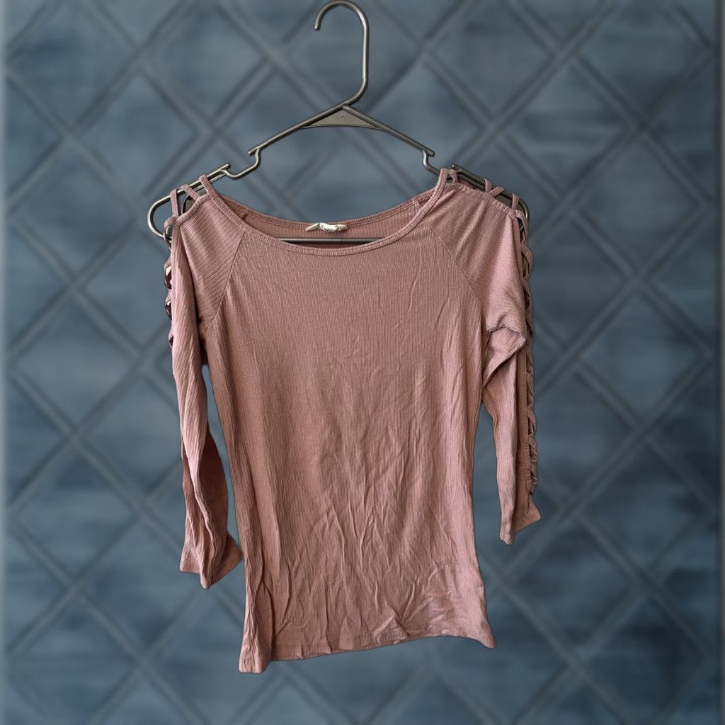Aeropostale A'EROPOSTALE Blouse Shirt Pink Size S 3/4 Sleeve Round Neck Satin Rayon Woven Knit Tunic Womens Casual Travel Size S / US 4 / IT 40 - 1 Thumbnail