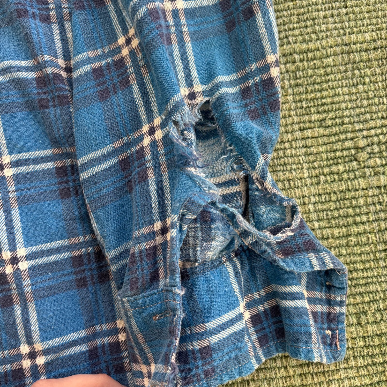 Vintage 1980s thrashed distressed vintage cotton blue flannel shirt Size US XL / EU 56 / 4 - 3 Thumbnail