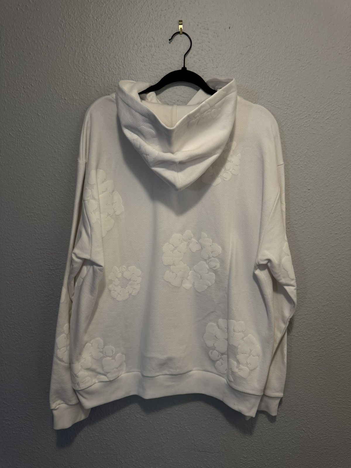 DENIM TEARS Denim Tears White Wreath Cotton Sweatshirt Size US XL / EU 56 / 4 - 2 Thumbnail