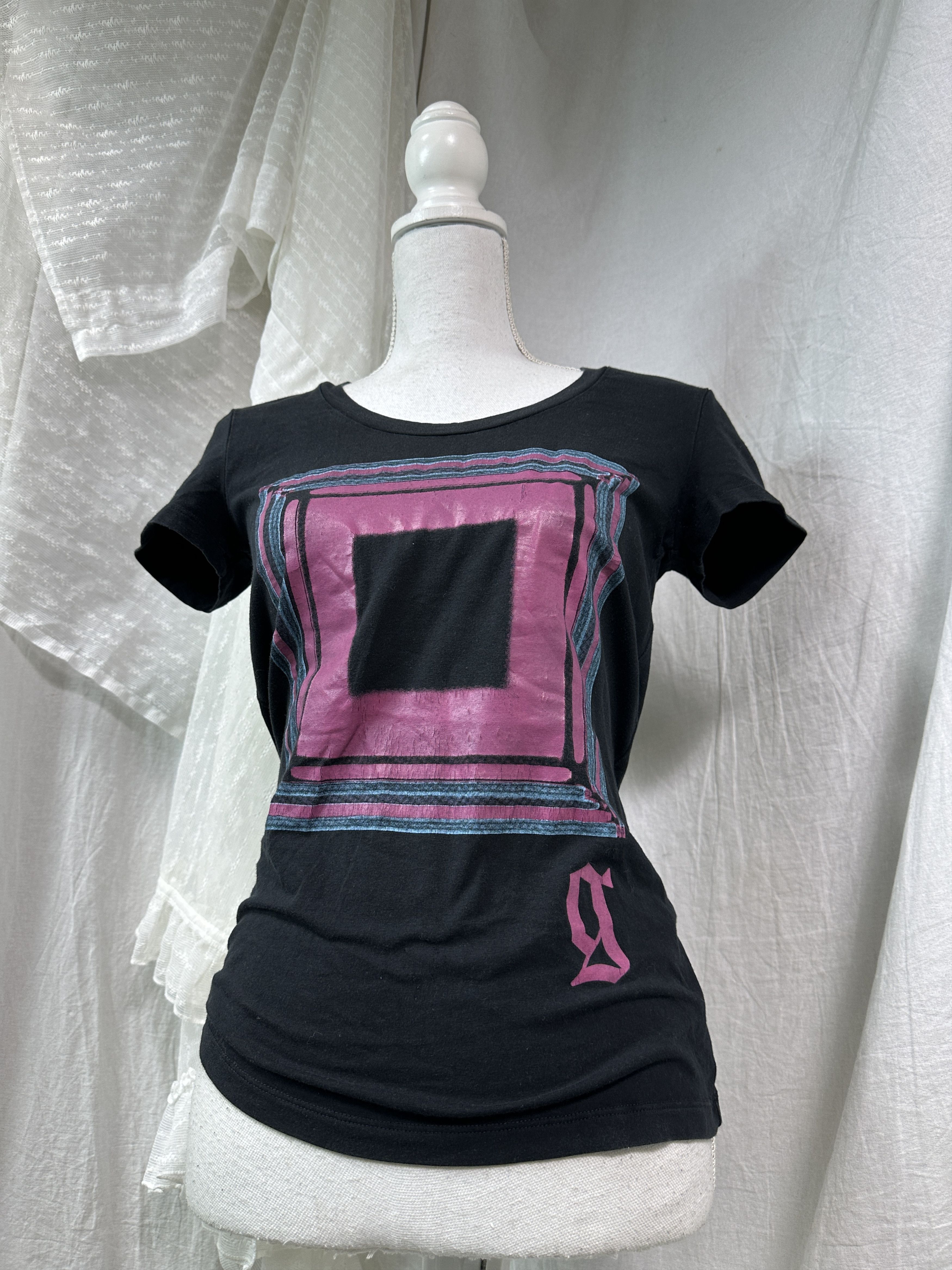 John Galliano Vintage Streetwear Printed John Galliano Fitted T-shirt Y2K Size US S / EU 44-46 / 1 - 1 Thumbnail